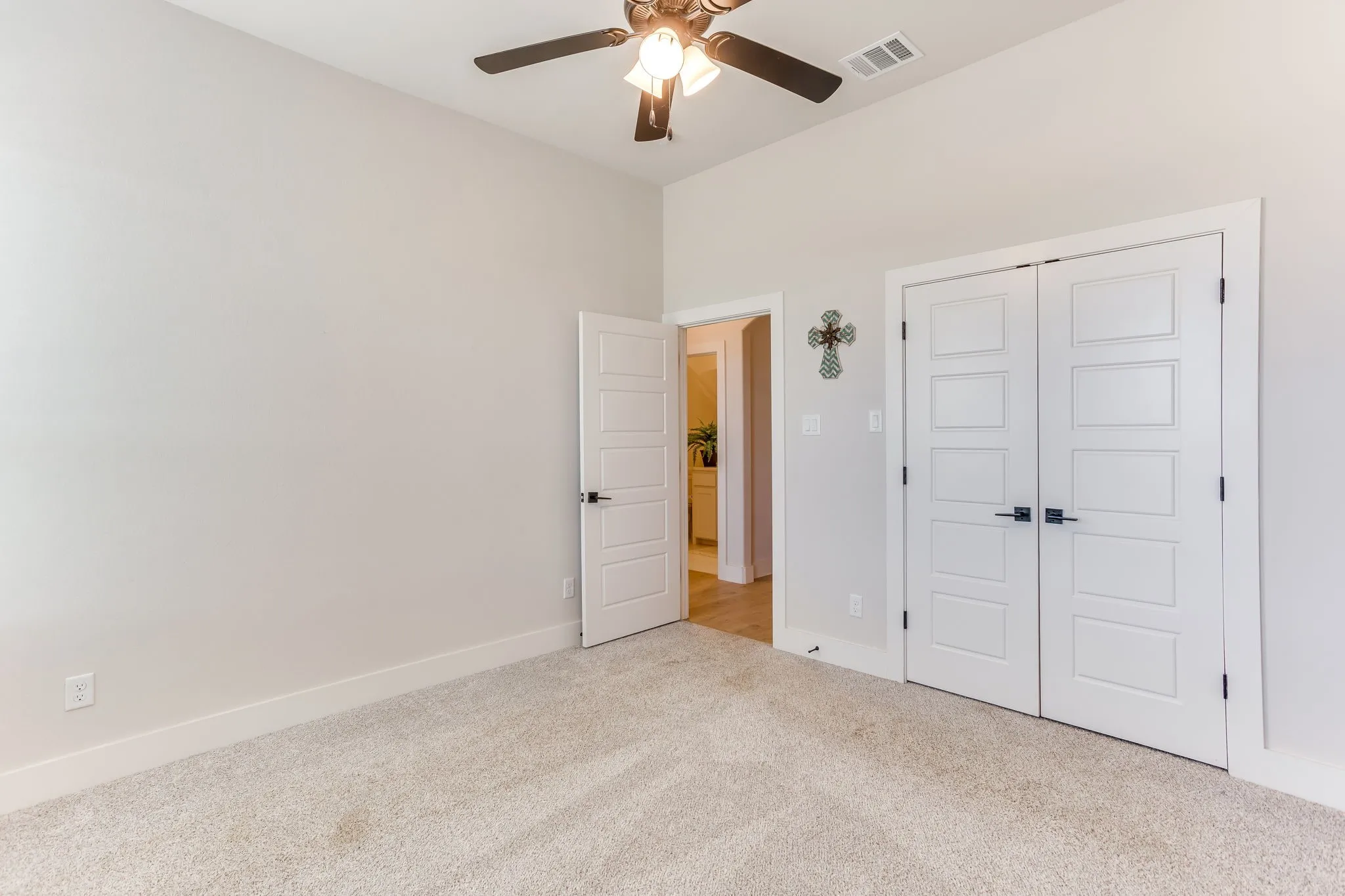 Single Family Residence For Sale in Parker County , 160 Rocky Top Ranch Lane, Reno, Texas 76020, 3 Bedroom, 3 Bathroom, 3 Garage spaces, 2,429 Sqft, built in 2023, mls#21400989, Real Estate Agent in Reno, Homes For Sale in Parker county, Homes For Sale in Reno, Realtor in Reno Texas, Real Estate Brokerage Independent Realty Texas, Luminita Cordes Realtor