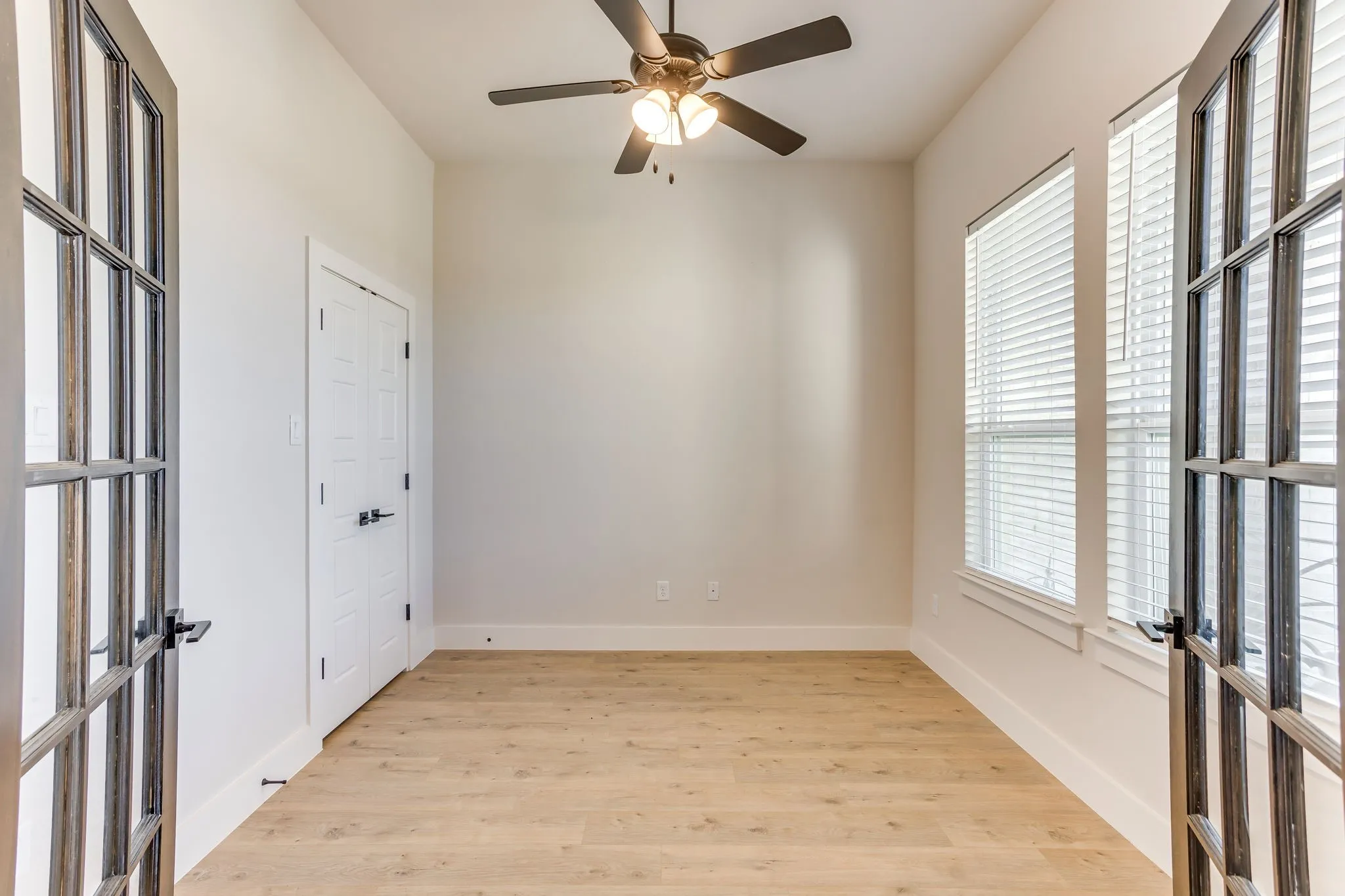 Single Family Residence For Sale in Parker County , 160 Rocky Top Ranch Lane, Reno, Texas 76020, 3 Bedroom, 3 Bathroom, 3 Garage spaces, 2,429 Sqft, built in 2023, mls#21400989, Real Estate Agent in Reno, Homes For Sale in Parker county, Homes For Sale in Reno, Realtor in Reno Texas, Real Estate Brokerage Independent Realty Texas, Luminita Cordes Realtor