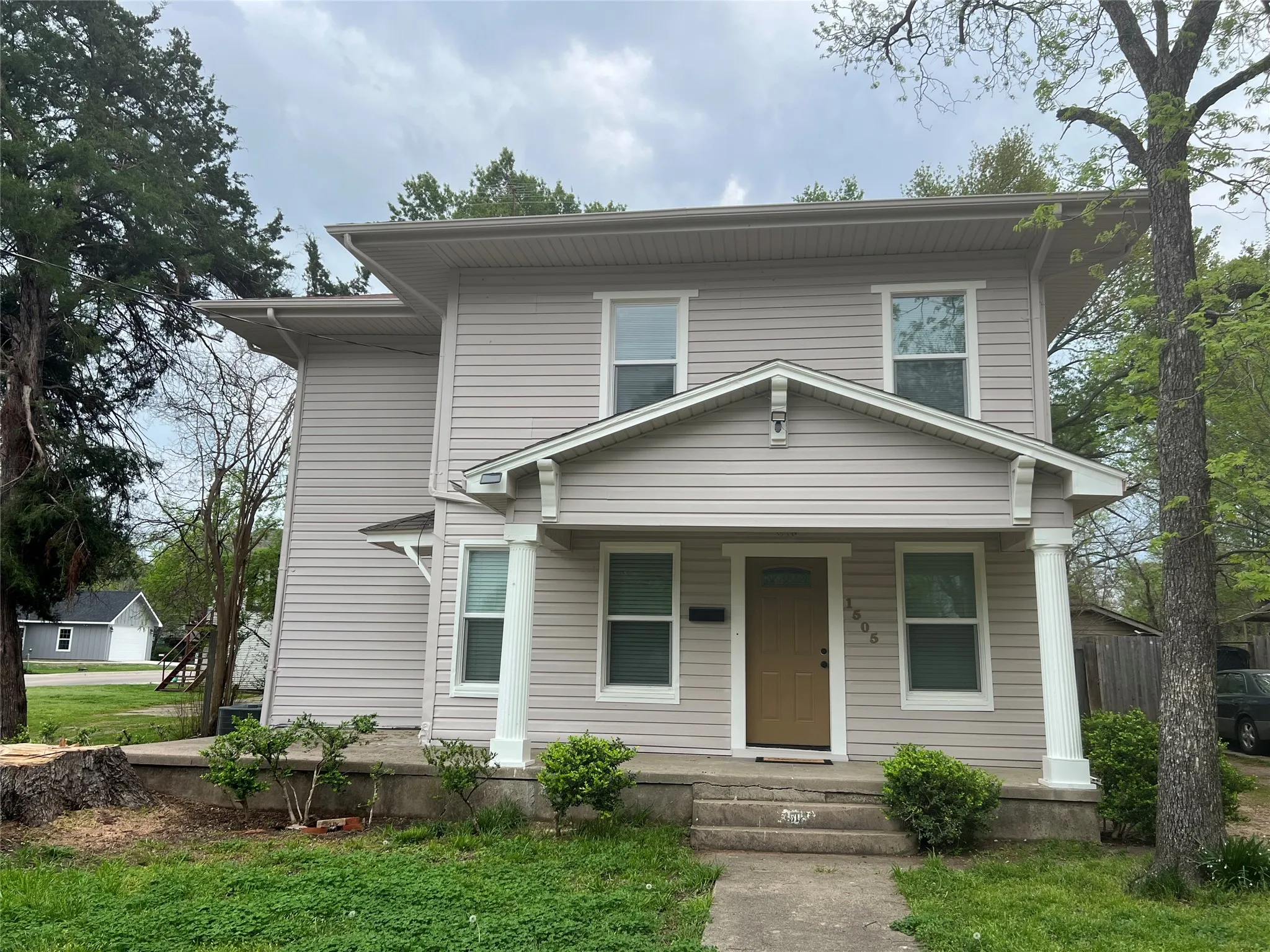 Single Family Residence For Sale in Navarro County , 1505 W Park Avenue, Corsicana, Texas 75110, 4 Bedroom, 2 Bathroom, Garage spaces, 2,448 Sqft, built in 1940, mls#21402734, Real Estate Agent in Corsicana, Homes For Sale in Navarro county, Homes For Sale in Corsicana, Realtor in Corsicana Texas, Real Estate Brokerage Independent Realty Texas, Luminita Cordes Realtor