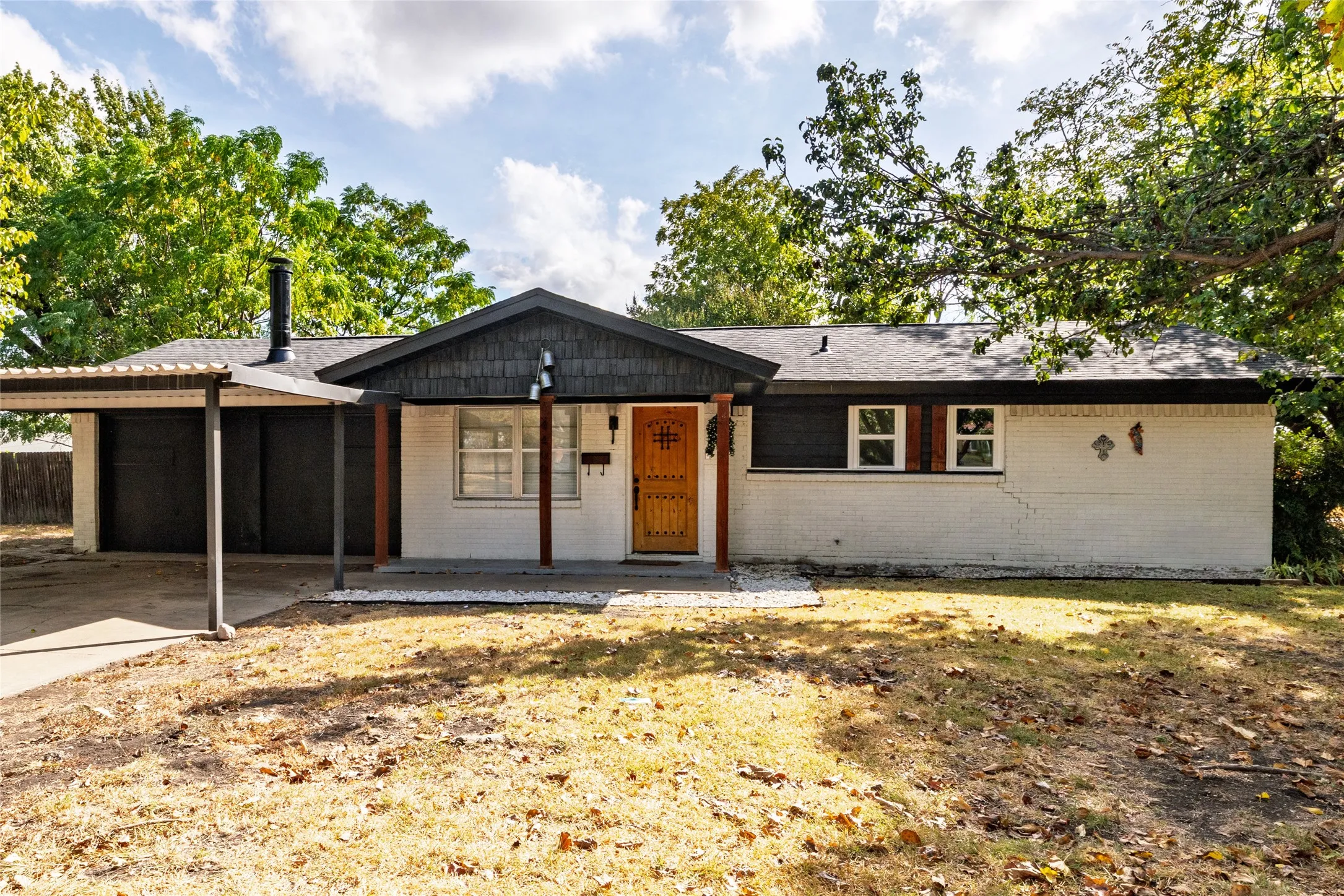 Single Family Residence For Rent in Tarrant County , 4400 Jane Anne Street, Haltom City, Texas 76117, 4 Bedroom, 2 Bathroom, Garage spaces, 1,455 Sqft, built in 1960, mls#21402636, Real Estate Agent in Haltom City, Homes For Rent in Tarrant county, Homes For Rent in Haltom City, Realtor in Haltom City Texas, Real Estate Brokerage Independent Realty Texas, Luminita Cordes Realtor