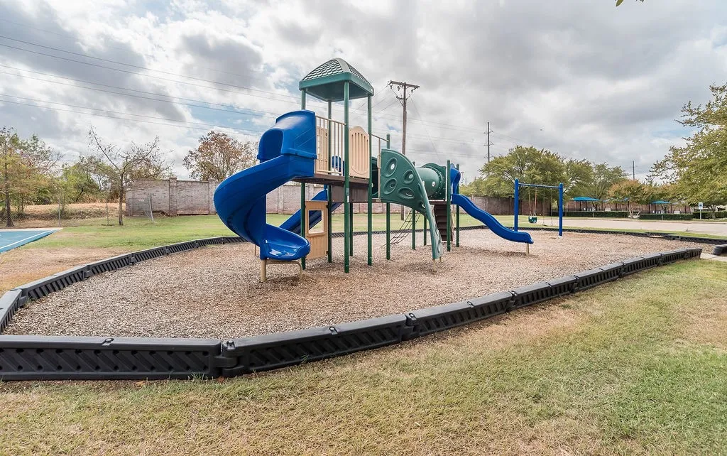 Single Family Residence For Sale in Dallas County , 3351 Garrett Drive, Irving, Texas 75062, 4 Bedroom, 4 Bathroom, 2 Garage spaces, 3,401 Sqft, built in 2003, mls#21402850, Real Estate Agent in Irving, Homes For Sale in Dallas county, Homes For Sale in Irving, Realtor in Irving Texas, Real Estate Brokerage Independent Realty Texas, Luminita Cordes Realtor