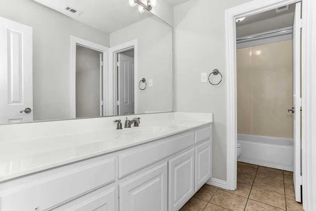 Single Family Residence For Sale in Dallas County , 3351 Garrett Drive, Irving, Texas 75062, 4 Bedroom, 4 Bathroom, 2 Garage spaces, 3,401 Sqft, built in 2003, mls#21402850, Real Estate Agent in Irving, Homes For Sale in Dallas county, Homes For Sale in Irving, Realtor in Irving Texas, Real Estate Brokerage Independent Realty Texas, Luminita Cordes Realtor