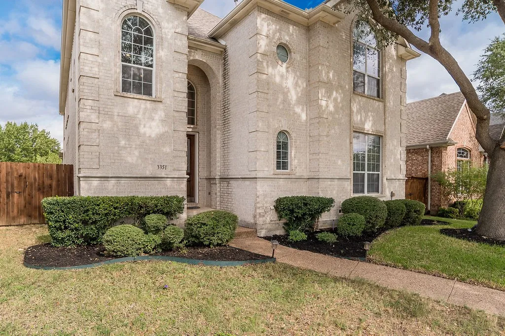 Single Family Residence For Sale in Dallas County , 3351 Garrett Drive, Irving, Texas 75062, 4 Bedroom, 4 Bathroom, 2 Garage spaces, 3,401 Sqft, built in 2003, mls#21402850, Real Estate Agent in Irving, Homes For Sale in Dallas county, Homes For Sale in Irving, Realtor in Irving Texas, Real Estate Brokerage Independent Realty Texas, Luminita Cordes Realtor