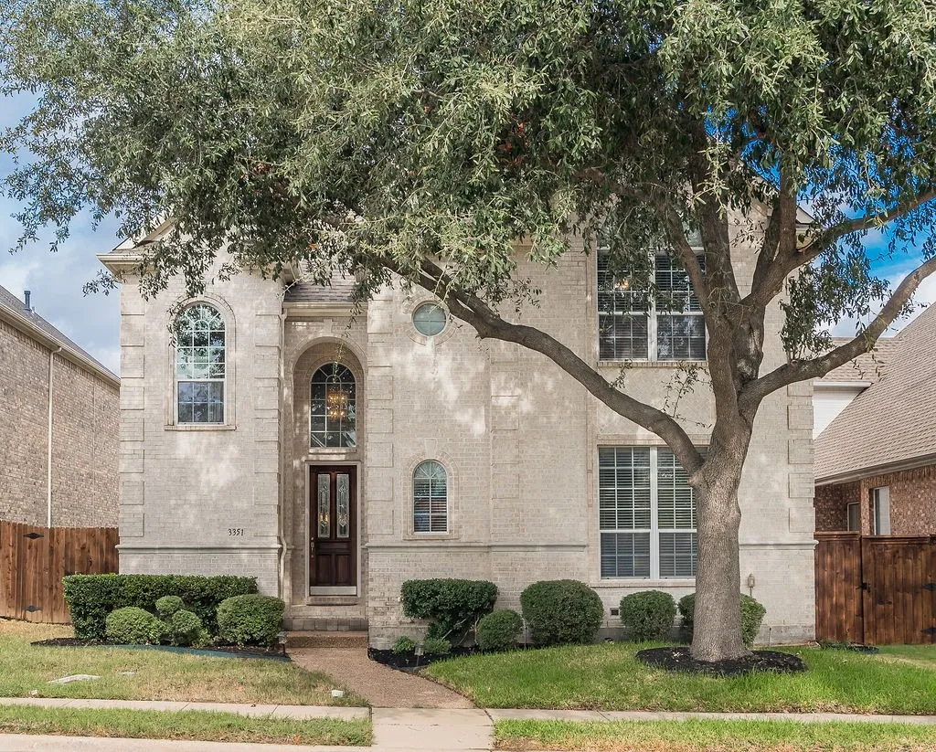 Single Family Residence For Sale in Dallas County , 3351 Garrett Drive, Irving, Texas 75062, 4 Bedroom, 4 Bathroom, 2 Garage spaces, 3,401 Sqft, built in 2003, mls#21402850, Real Estate Agent in Irving, Homes For Sale in Dallas county, Homes For Sale in Irving, Realtor in Irving Texas, Real Estate Brokerage Independent Realty Texas, Luminita Cordes Realtor