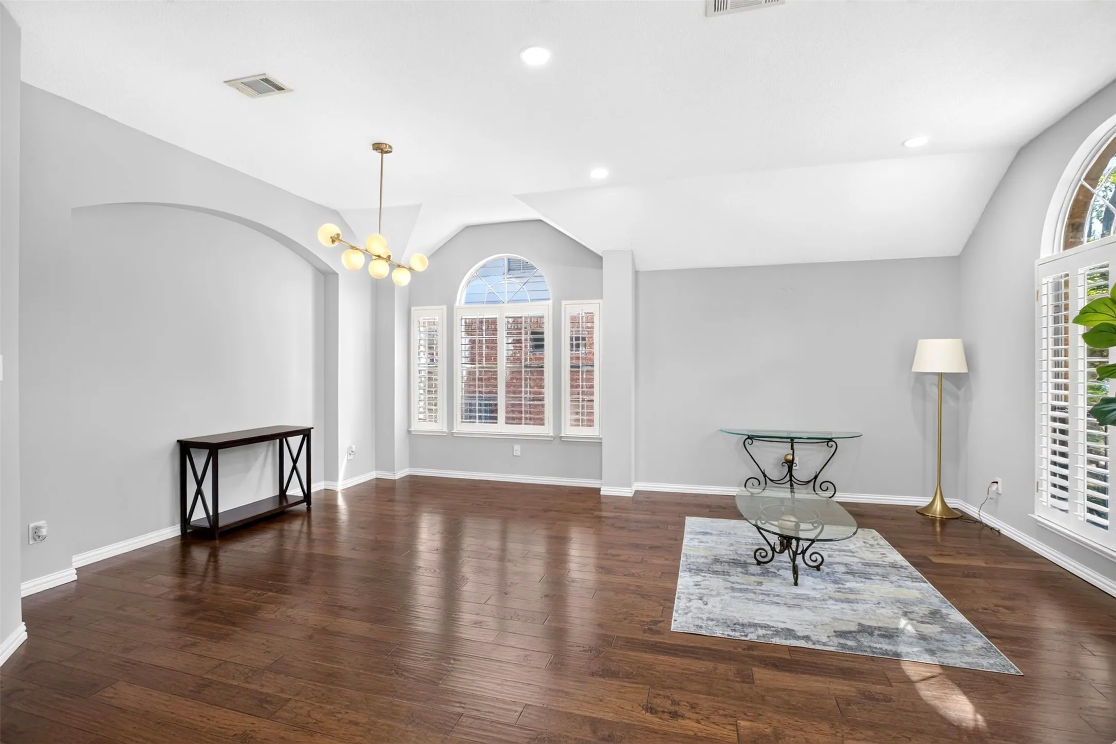 Single Family Residence For Rent in Collin County , 10908 Shadow Brook Lane, Frisco, Texas 75035, 4 Bedroom, 2 Bathroom, 2 Garage spaces, 2,127 Sqft, built in 1999, mls#21403033, Real Estate Agent in Frisco, Homes For Rent in Collin county, Homes For Rent in Frisco, Realtor in Frisco Texas, Real Estate Brokerage Independent Realty Texas, Luminita Cordes Realtor