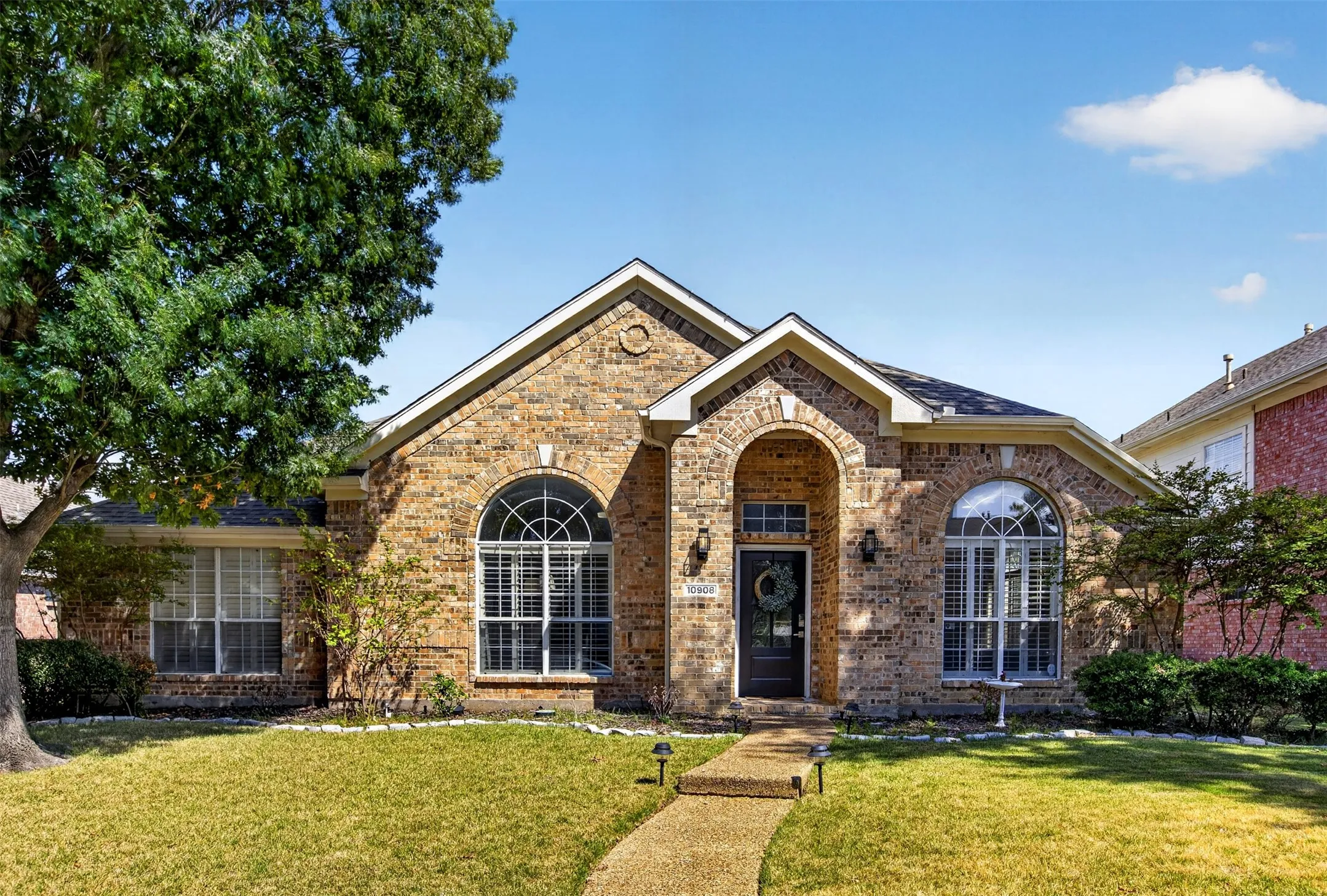 Single Family Residence For Rent in Collin County , 10908 Shadow Brook Lane, Frisco, Texas 75035, 4 Bedroom, 2 Bathroom, 2 Garage spaces, 2,127 Sqft, built in 1999, mls#21403033, Real Estate Agent in Frisco, Homes For Rent in Collin county, Homes For Rent in Frisco, Realtor in Frisco Texas, Real Estate Brokerage Independent Realty Texas, Luminita Cordes Realtor