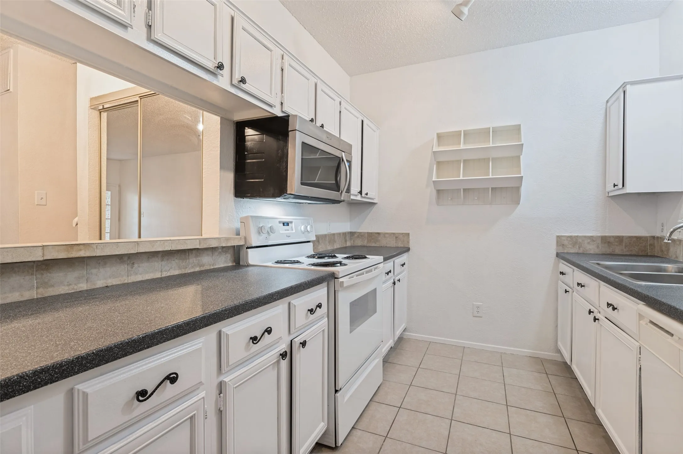Condominium For Rent in Dallas County , 5550 SPRING VALLEY f22, Dallas, Texas 75254, 2 Bedroom, 2 Bathroom, Garage spaces, 1,012 Sqft, built in 1983, mls#21403030, Real Estate Agent in Dallas, Homes For Rent in Dallas county, Homes For Rent in Dallas, Realtor in Dallas Texas, Real Estate Brokerage Independent Realty Texas, Luminita Cordes Realtor