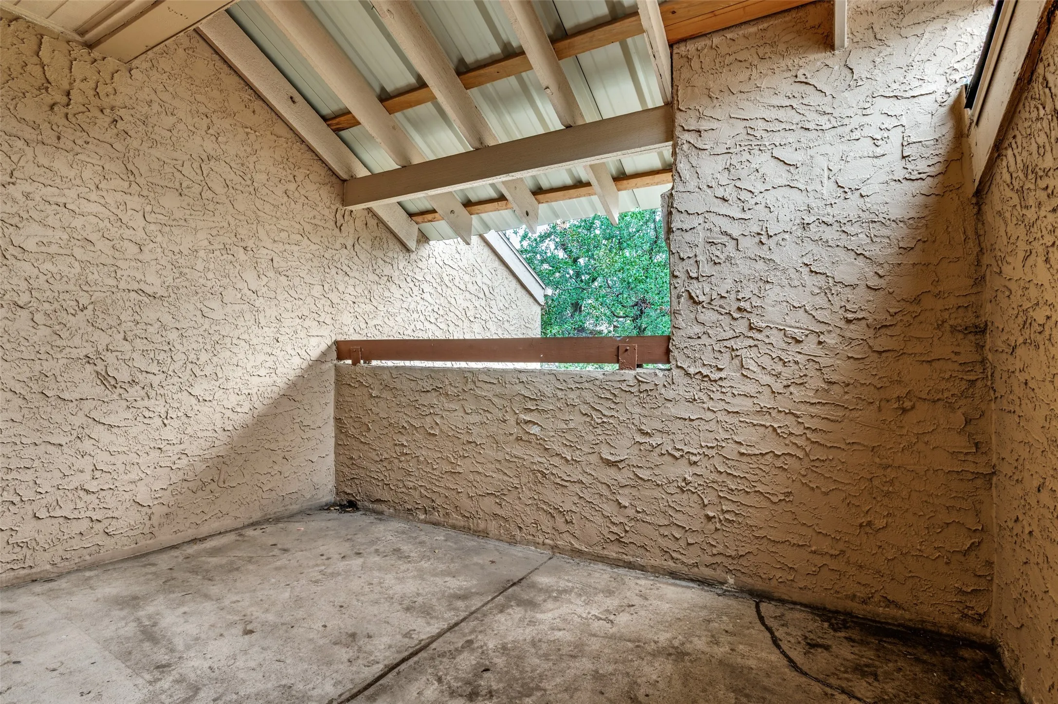 Condominium For Rent in Dallas County , 5550 SPRING VALLEY f22, Dallas, Texas 75254, 2 Bedroom, 2 Bathroom, Garage spaces, 1,012 Sqft, built in 1983, mls#21403030, Real Estate Agent in Dallas, Homes For Rent in Dallas county, Homes For Rent in Dallas, Realtor in Dallas Texas, Real Estate Brokerage Independent Realty Texas, Luminita Cordes Realtor