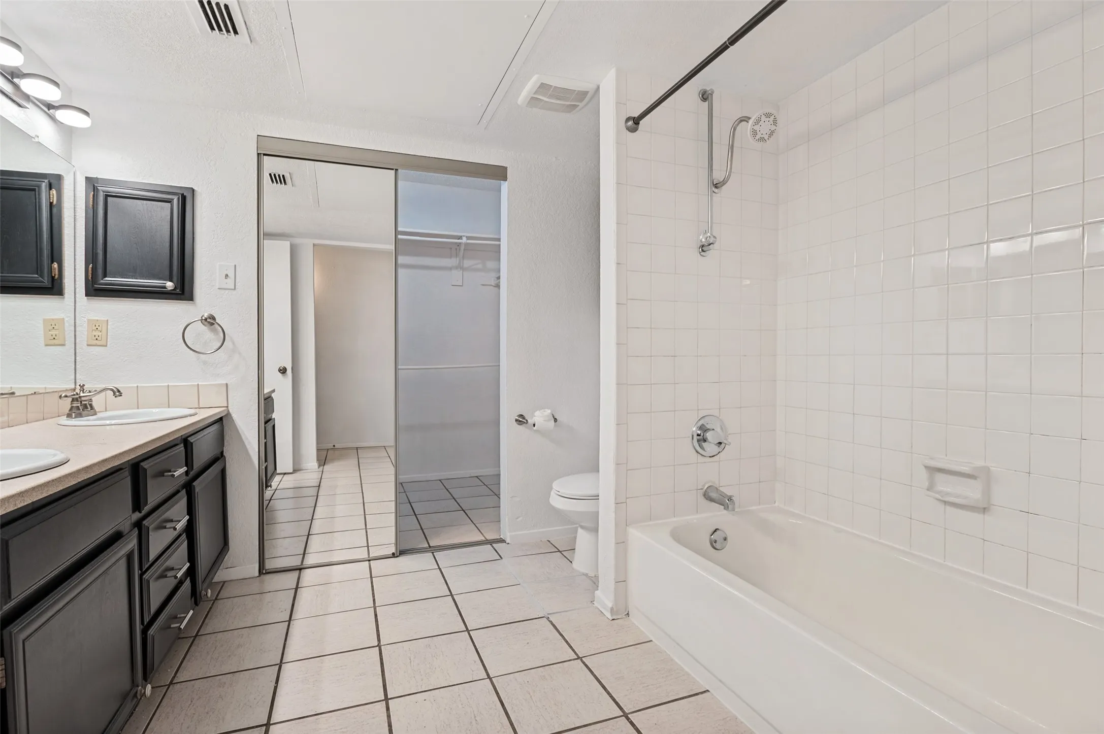 Condominium For Rent in Dallas County , 5550 SPRING VALLEY f22, Dallas, Texas 75254, 2 Bedroom, 2 Bathroom, Garage spaces, 1,012 Sqft, built in 1983, mls#21403030, Real Estate Agent in Dallas, Homes For Rent in Dallas county, Homes For Rent in Dallas, Realtor in Dallas Texas, Real Estate Brokerage Independent Realty Texas, Luminita Cordes Realtor