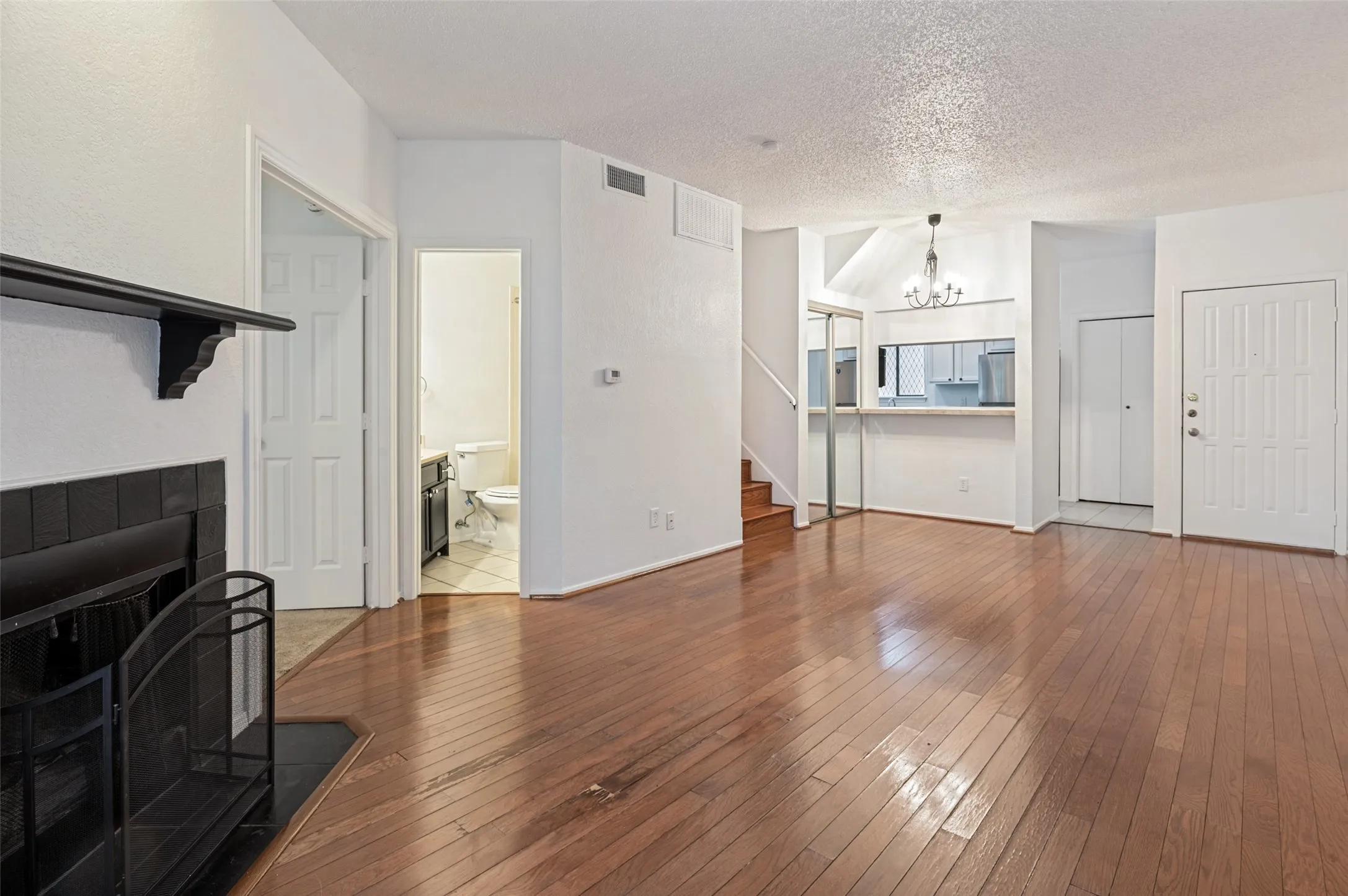 Condominium For Rent in Dallas County , 5550 SPRING VALLEY f22, Dallas, Texas 75254, 2 Bedroom, 2 Bathroom, Garage spaces, 1,012 Sqft, built in 1983, mls#21403030, Real Estate Agent in Dallas, Homes For Rent in Dallas county, Homes For Rent in Dallas, Realtor in Dallas Texas, Real Estate Brokerage Independent Realty Texas, Luminita Cordes Realtor