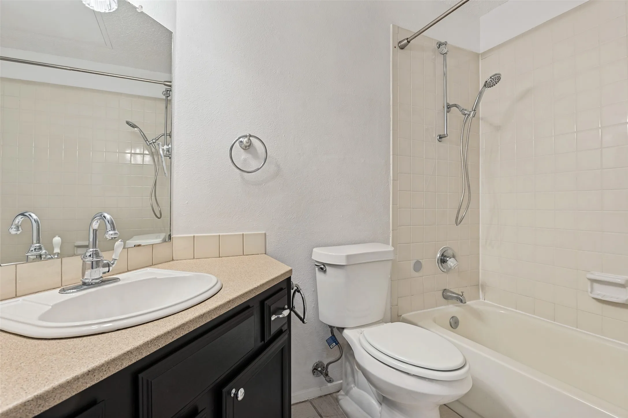 Condominium For Rent in Dallas County , 5550 SPRING VALLEY f22, Dallas, Texas 75254, 2 Bedroom, 2 Bathroom, Garage spaces, 1,012 Sqft, built in 1983, mls#21403030, Real Estate Agent in Dallas, Homes For Rent in Dallas county, Homes For Rent in Dallas, Realtor in Dallas Texas, Real Estate Brokerage Independent Realty Texas, Luminita Cordes Realtor