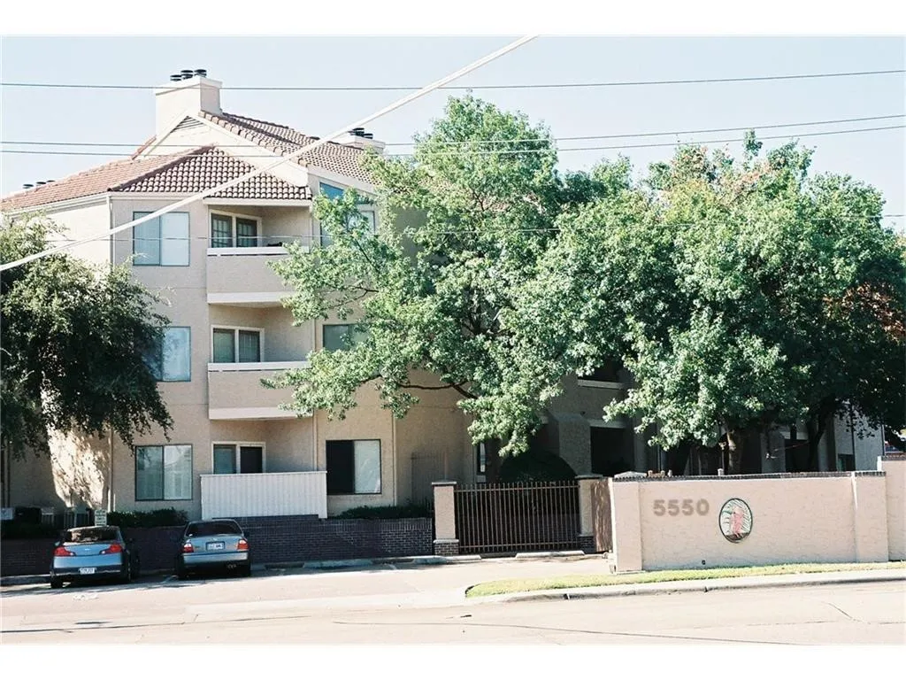Condominium For Rent in Dallas County , 5550 SPRING VALLEY f22, Dallas, Texas 75254, 2 Bedroom, 2 Bathroom, Garage spaces, 1,012 Sqft, built in 1983, mls#21403030, Real Estate Agent in Dallas, Homes For Rent in Dallas county, Homes For Rent in Dallas, Realtor in Dallas Texas, Real Estate Brokerage Independent Realty Texas, Luminita Cordes Realtor