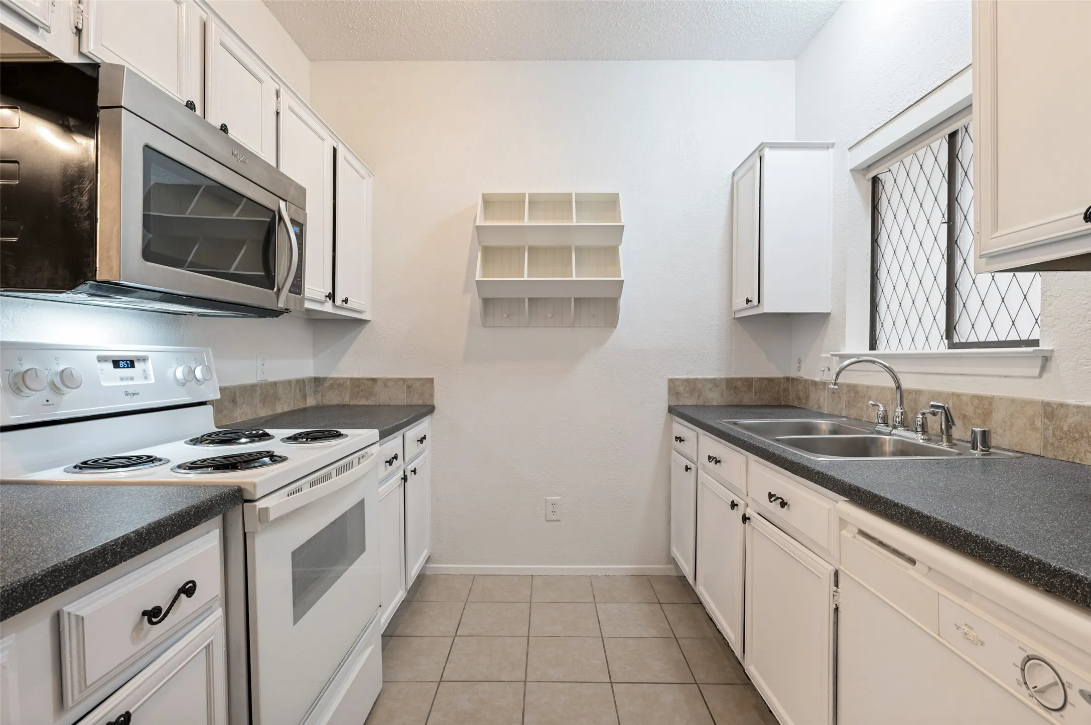Condominium For Rent in Dallas County , 5550 SPRING VALLEY f22, Dallas, Texas 75254, 2 Bedroom, 2 Bathroom, Garage spaces, 1,012 Sqft, built in 1983, mls#21403030, Real Estate Agent in Dallas, Homes For Rent in Dallas county, Homes For Rent in Dallas, Realtor in Dallas Texas, Real Estate Brokerage Independent Realty Texas, Luminita Cordes Realtor