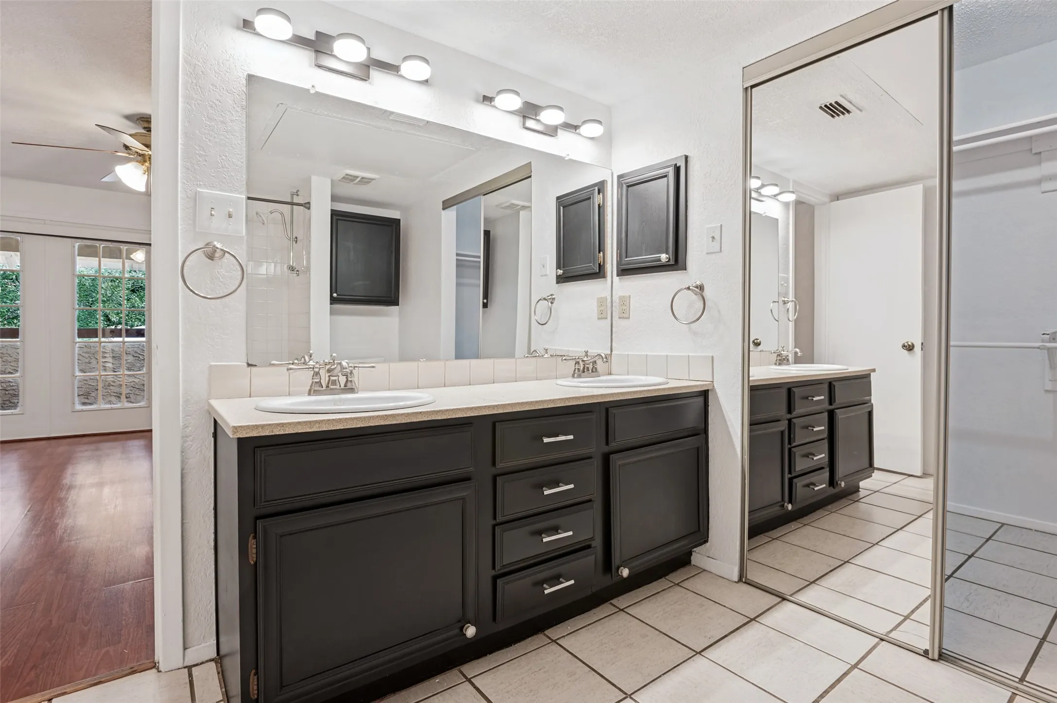 Condominium For Rent in Dallas County , 5550 SPRING VALLEY f22, Dallas, Texas 75254, 2 Bedroom, 2 Bathroom, Garage spaces, 1,012 Sqft, built in 1983, mls#21403030, Real Estate Agent in Dallas, Homes For Rent in Dallas county, Homes For Rent in Dallas, Realtor in Dallas Texas, Real Estate Brokerage Independent Realty Texas, Luminita Cordes Realtor