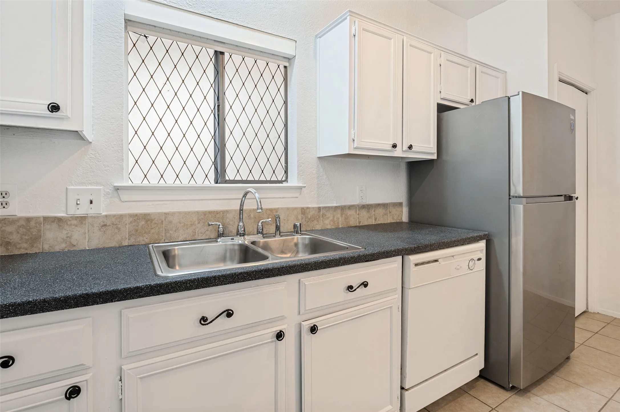 Condominium For Rent in Dallas County , 5550 SPRING VALLEY f22, Dallas, Texas 75254, 2 Bedroom, 2 Bathroom, Garage spaces, 1,012 Sqft, built in 1983, mls#21403030, Real Estate Agent in Dallas, Homes For Rent in Dallas county, Homes For Rent in Dallas, Realtor in Dallas Texas, Real Estate Brokerage Independent Realty Texas, Luminita Cordes Realtor