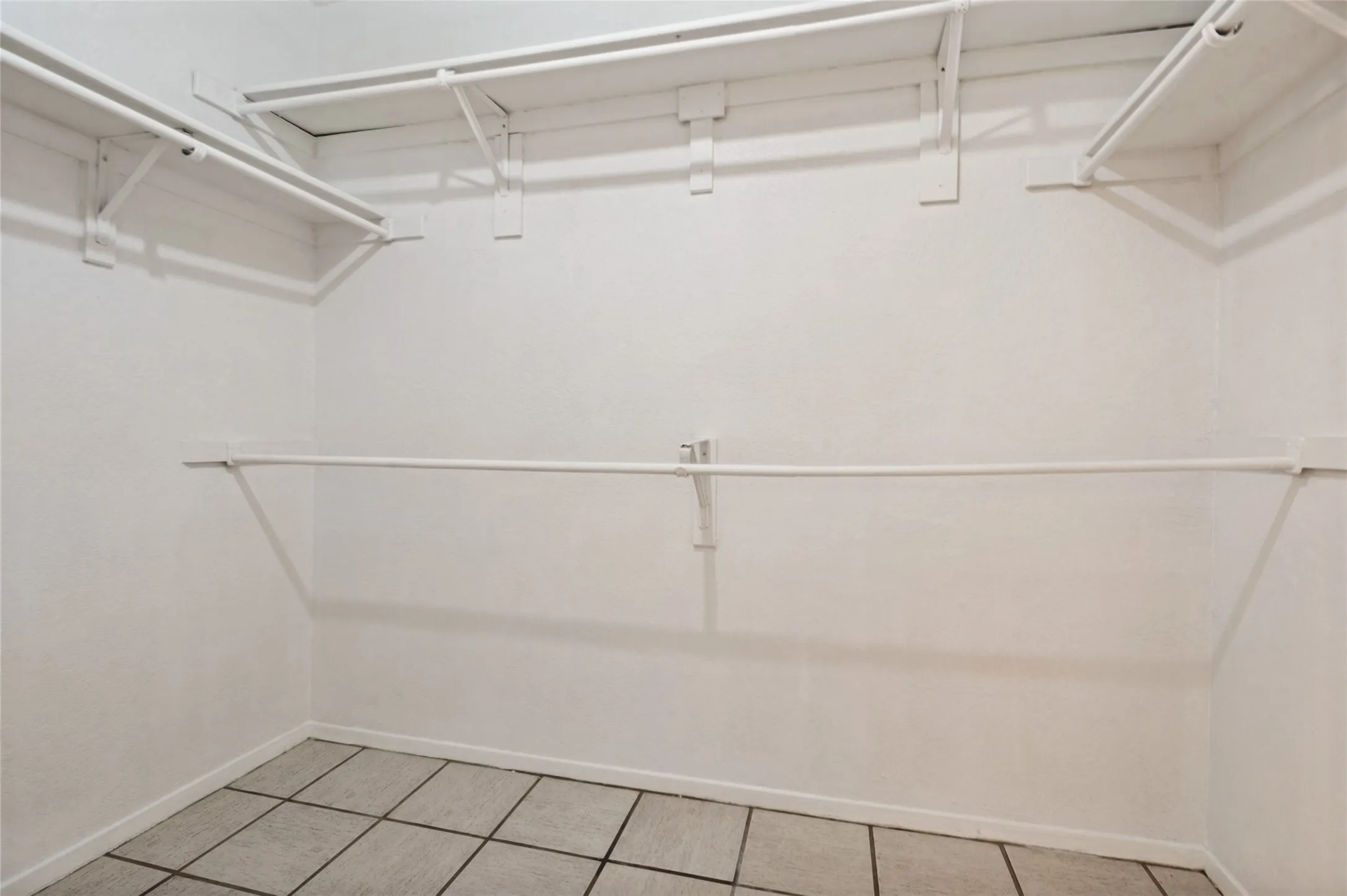 Condominium For Rent in Dallas County , 5550 SPRING VALLEY f22, Dallas, Texas 75254, 2 Bedroom, 2 Bathroom, Garage spaces, 1,012 Sqft, built in 1983, mls#21403030, Real Estate Agent in Dallas, Homes For Rent in Dallas county, Homes For Rent in Dallas, Realtor in Dallas Texas, Real Estate Brokerage Independent Realty Texas, Luminita Cordes Realtor