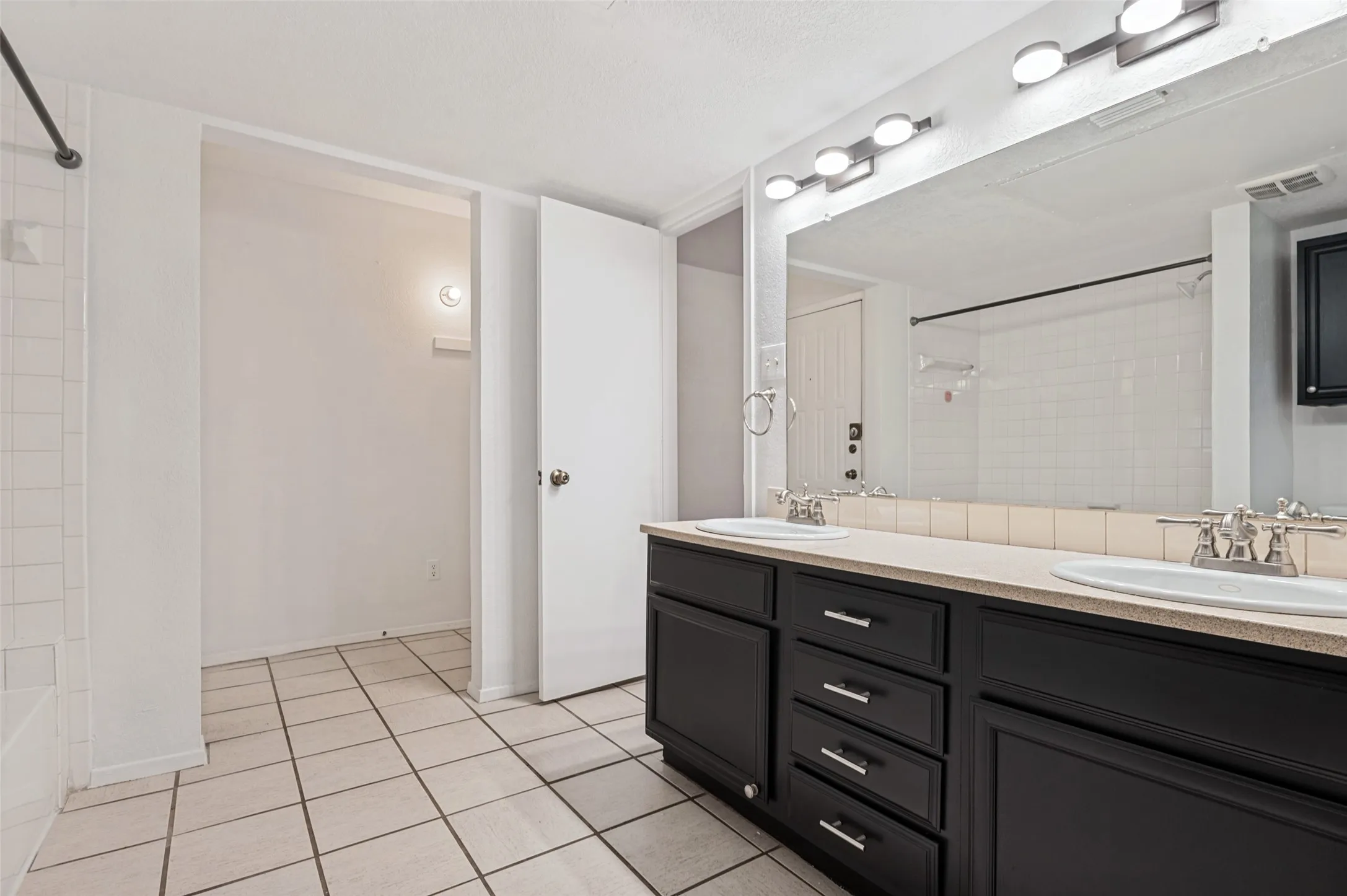 Condominium For Rent in Dallas County , 5550 SPRING VALLEY f22, Dallas, Texas 75254, 2 Bedroom, 2 Bathroom, Garage spaces, 1,012 Sqft, built in 1983, mls#21403030, Real Estate Agent in Dallas, Homes For Rent in Dallas county, Homes For Rent in Dallas, Realtor in Dallas Texas, Real Estate Brokerage Independent Realty Texas, Luminita Cordes Realtor