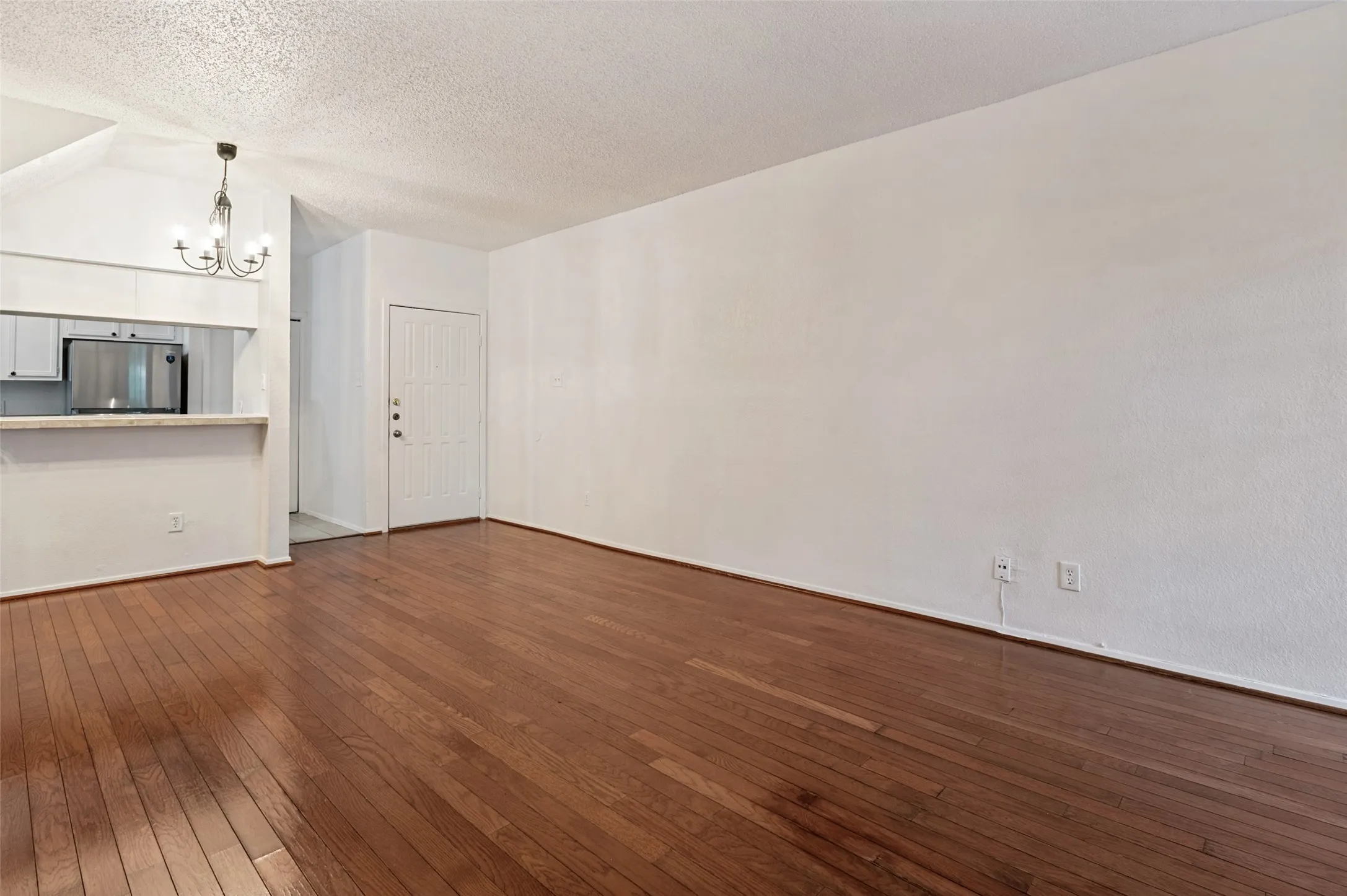 Condominium For Rent in Dallas County , 5550 SPRING VALLEY f22, Dallas, Texas 75254, 2 Bedroom, 2 Bathroom, Garage spaces, 1,012 Sqft, built in 1983, mls#21403030, Real Estate Agent in Dallas, Homes For Rent in Dallas county, Homes For Rent in Dallas, Realtor in Dallas Texas, Real Estate Brokerage Independent Realty Texas, Luminita Cordes Realtor
