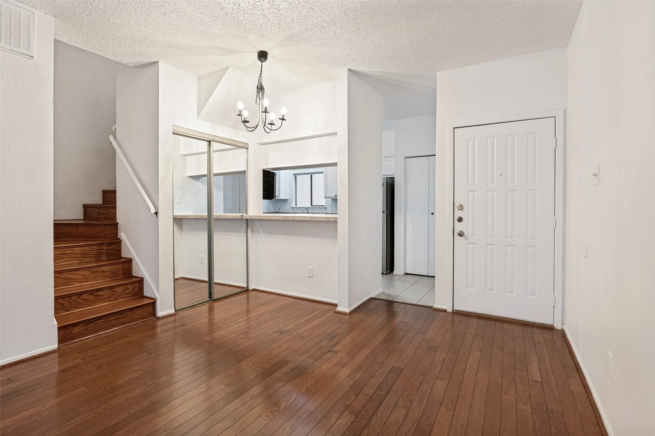 Condominium For Rent in Dallas County , 5550 SPRING VALLEY f22, Dallas, Texas 75254, 2 Bedroom, 2 Bathroom, Garage spaces, 1,012 Sqft, built in 1983, mls#21403030, Real Estate Agent in Dallas, Homes For Rent in Dallas county, Homes For Rent in Dallas, Realtor in Dallas Texas, Real Estate Brokerage Independent Realty Texas, Luminita Cordes Realtor