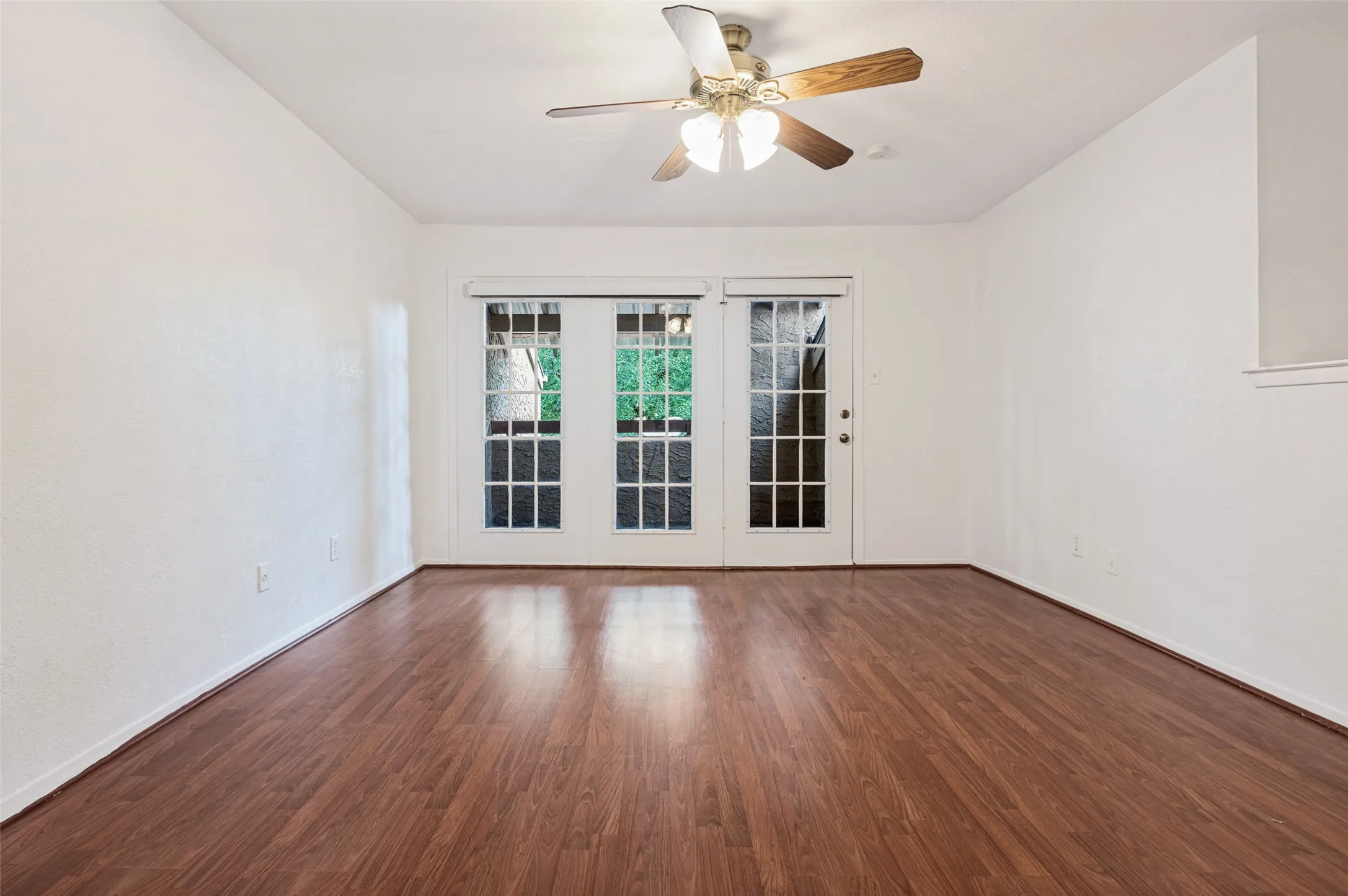 Condominium For Rent in Dallas County , 5550 SPRING VALLEY f22, Dallas, Texas 75254, 2 Bedroom, 2 Bathroom, Garage spaces, 1,012 Sqft, built in 1983, mls#21403030, Real Estate Agent in Dallas, Homes For Rent in Dallas county, Homes For Rent in Dallas, Realtor in Dallas Texas, Real Estate Brokerage Independent Realty Texas, Luminita Cordes Realtor