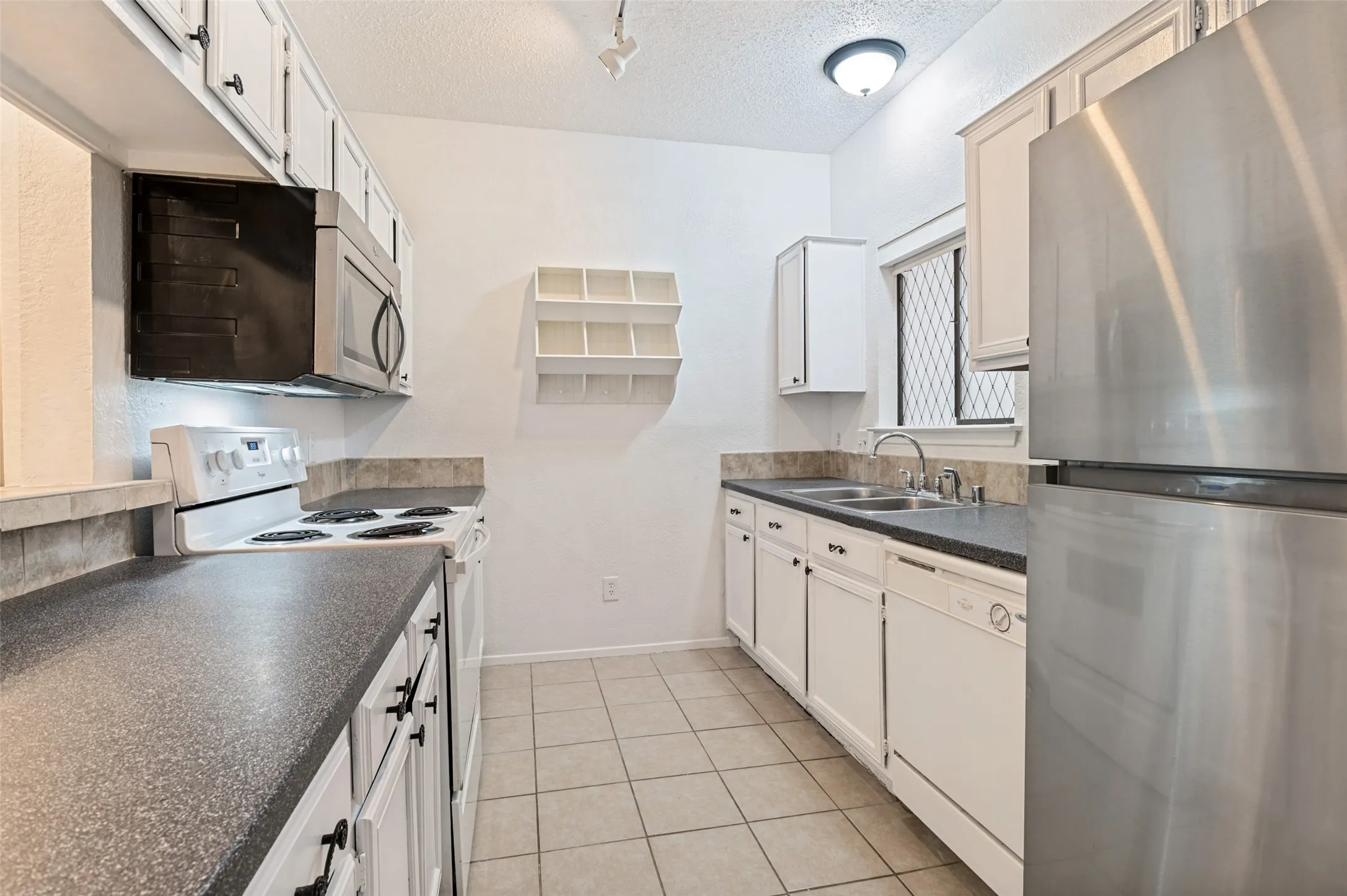 Condominium For Rent in Dallas County , 5550 SPRING VALLEY f22, Dallas, Texas 75254, 2 Bedroom, 2 Bathroom, Garage spaces, 1,012 Sqft, built in 1983, mls#21403030, Real Estate Agent in Dallas, Homes For Rent in Dallas county, Homes For Rent in Dallas, Realtor in Dallas Texas, Real Estate Brokerage Independent Realty Texas, Luminita Cordes Realtor