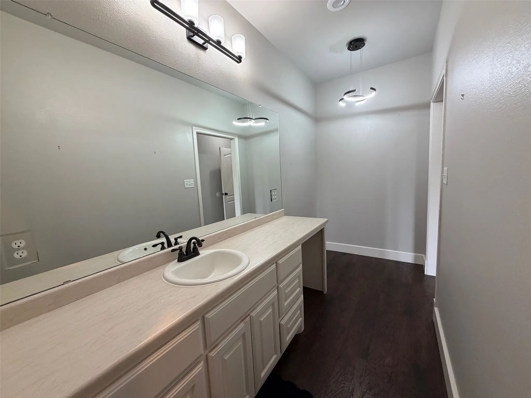 Single Family Residence For Rent in Rains County , 251 Rs County Road 3430, Emory, Texas 75440, 5 Bedroom, 5 Bathroom, 2 Garage spaces, 4,887 Sqft, built in 2015, mls#21403044, Real Estate Agent in Emory, Homes For Rent in Rains county, Homes For Rent in Emory, Realtor in Emory Texas, Real Estate Brokerage Independent Realty Texas, Luminita Cordes Realtor