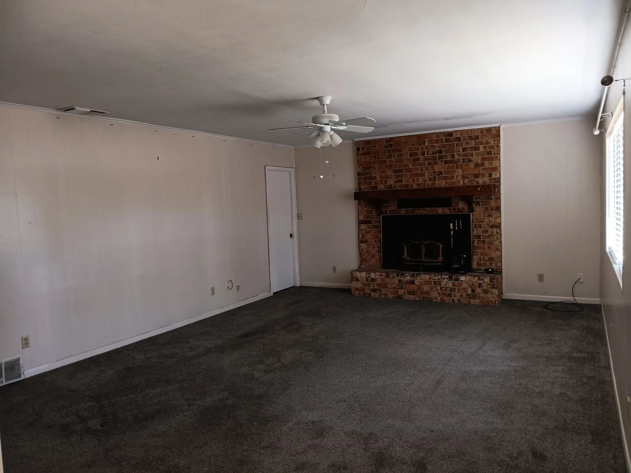 Single Family Residence For Sale in Comanche County , 100 Pecan Street, Gustine, Texas 76455, 3 Bedroom, 2 Bathroom, Garage spaces, 2,912 Sqft, built in 1975, mls#21396953, Real Estate Agent in Gustine, Homes For Sale in Comanche county, Homes For Sale in Gustine, Realtor in Gustine Texas, Real Estate Brokerage Independent Realty Texas, Luminita Cordes Realtor
