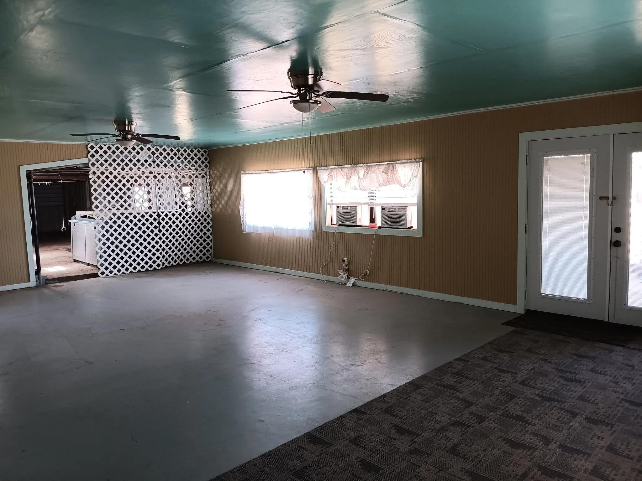Single Family Residence For Sale in Comanche County , 100 Pecan Street, Gustine, Texas 76455, 3 Bedroom, 2 Bathroom, Garage spaces, 2,912 Sqft, built in 1975, mls#21396953, Real Estate Agent in Gustine, Homes For Sale in Comanche county, Homes For Sale in Gustine, Realtor in Gustine Texas, Real Estate Brokerage Independent Realty Texas, Luminita Cordes Realtor