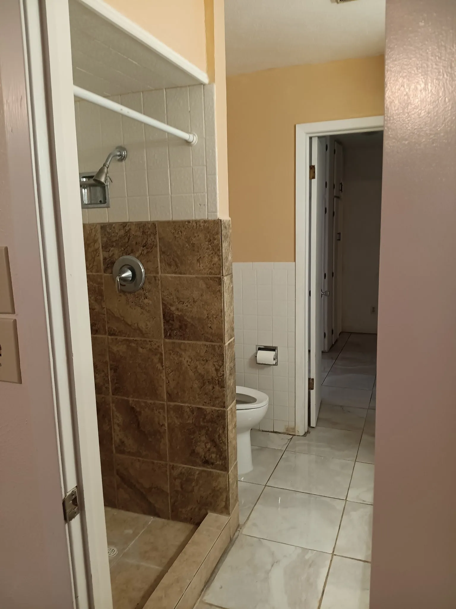 Single Family Residence For Sale in Comanche County , 100 Pecan Street, Gustine, Texas 76455, 3 Bedroom, 2 Bathroom, Garage spaces, 2,912 Sqft, built in 1975, mls#21396953, Real Estate Agent in Gustine, Homes For Sale in Comanche county, Homes For Sale in Gustine, Realtor in Gustine Texas, Real Estate Brokerage Independent Realty Texas, Luminita Cordes Realtor