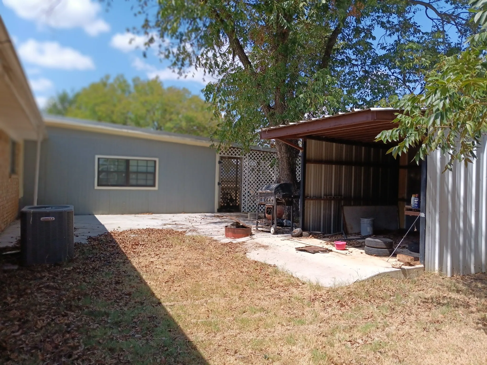 Single Family Residence For Sale in Comanche County , 100 Pecan Street, Gustine, Texas 76455, 3 Bedroom, 2 Bathroom, Garage spaces, 2,912 Sqft, built in 1975, mls#21396953, Real Estate Agent in Gustine, Homes For Sale in Comanche county, Homes For Sale in Gustine, Realtor in Gustine Texas, Real Estate Brokerage Independent Realty Texas, Luminita Cordes Realtor