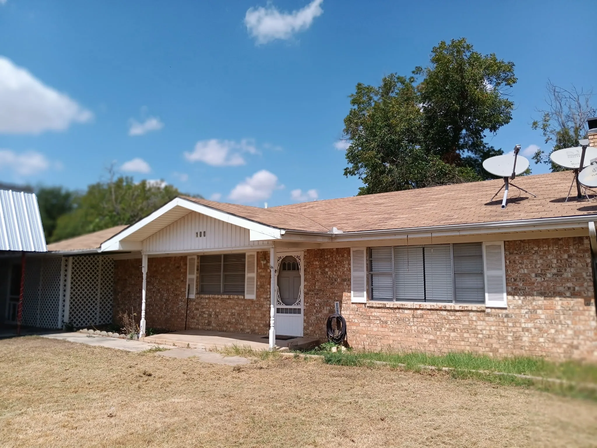 Single Family Residence For Sale in Comanche County , 100 Pecan Street, Gustine, Texas 76455, 3 Bedroom, 2 Bathroom, Garage spaces, 2,912 Sqft, built in 1975, mls#21396953, Real Estate Agent in Gustine, Homes For Sale in Comanche county, Homes For Sale in Gustine, Realtor in Gustine Texas, Real Estate Brokerage Independent Realty Texas, Luminita Cordes Realtor