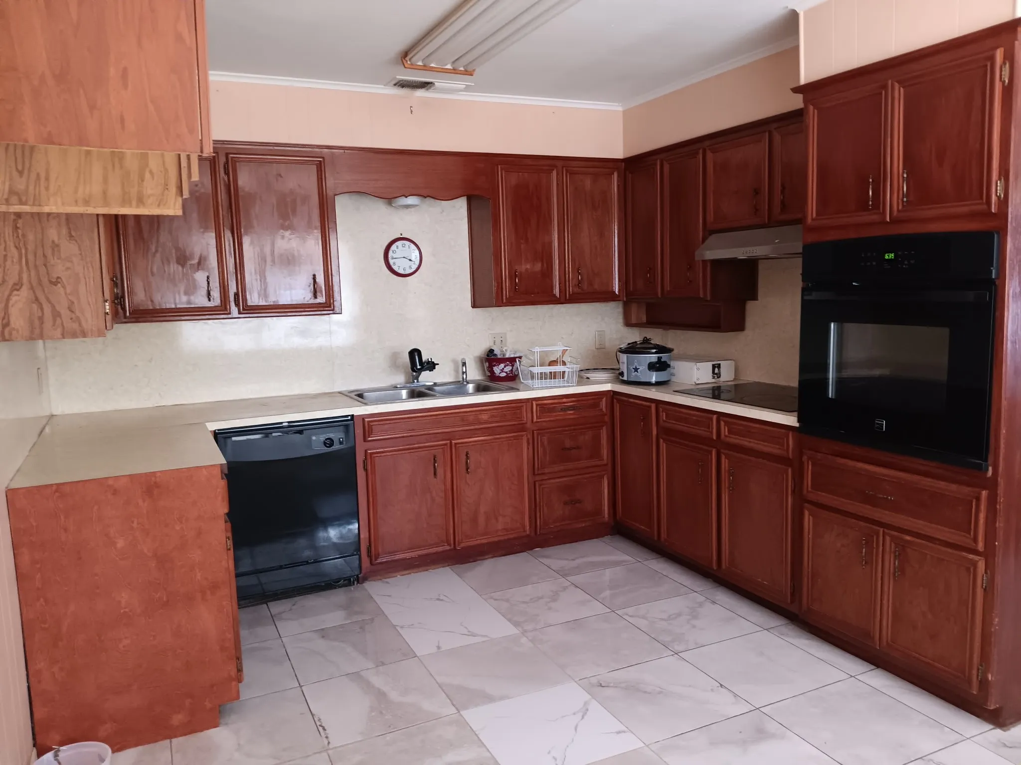 Single Family Residence For Sale in Comanche County , 100 Pecan Street, Gustine, Texas 76455, 3 Bedroom, 2 Bathroom, Garage spaces, 2,912 Sqft, built in 1975, mls#21396953, Real Estate Agent in Gustine, Homes For Sale in Comanche county, Homes For Sale in Gustine, Realtor in Gustine Texas, Real Estate Brokerage Independent Realty Texas, Luminita Cordes Realtor