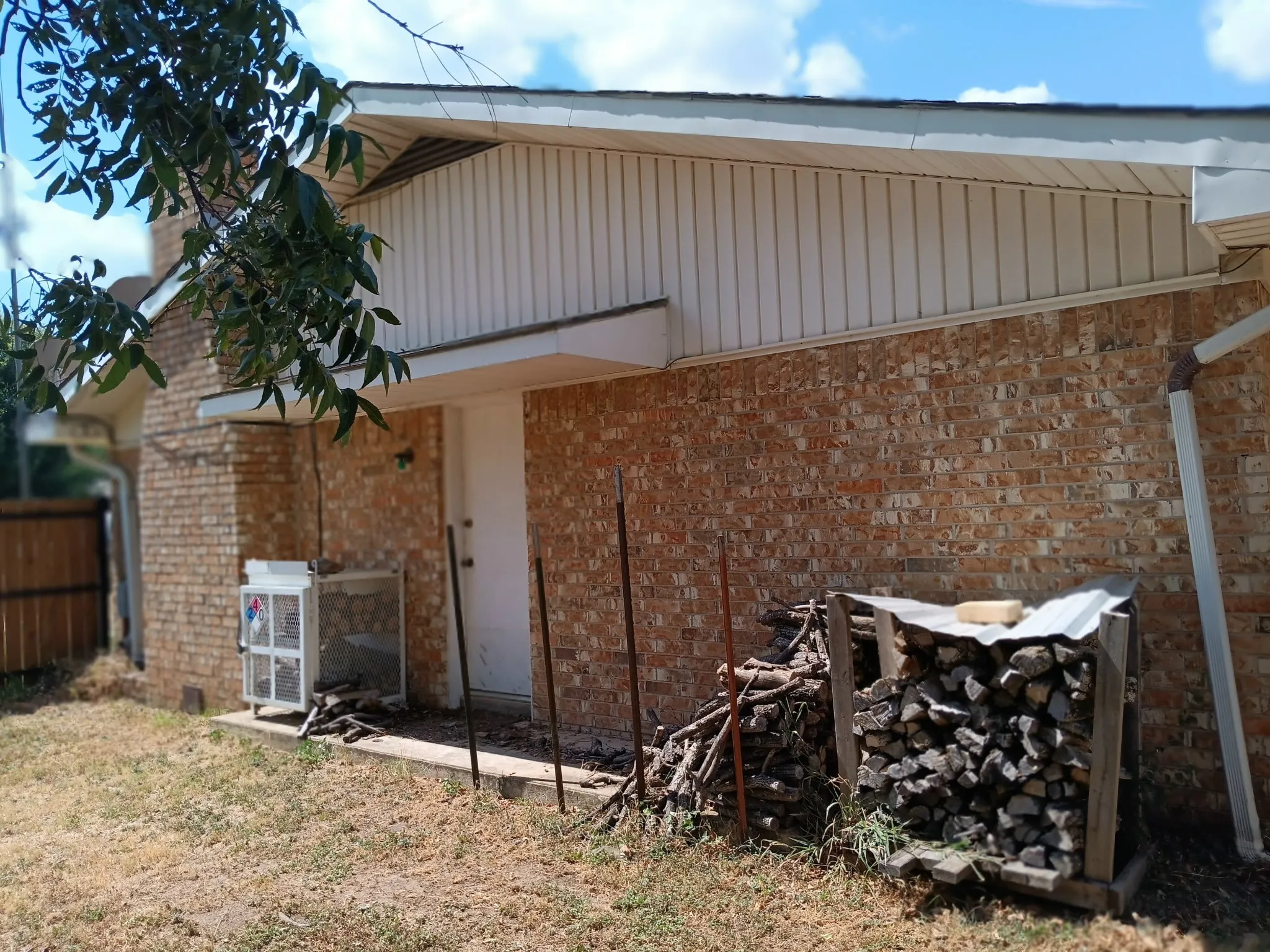 Single Family Residence For Sale in Comanche County , 100 Pecan Street, Gustine, Texas 76455, 3 Bedroom, 2 Bathroom, Garage spaces, 2,912 Sqft, built in 1975, mls#21396953, Real Estate Agent in Gustine, Homes For Sale in Comanche county, Homes For Sale in Gustine, Realtor in Gustine Texas, Real Estate Brokerage Independent Realty Texas, Luminita Cordes Realtor