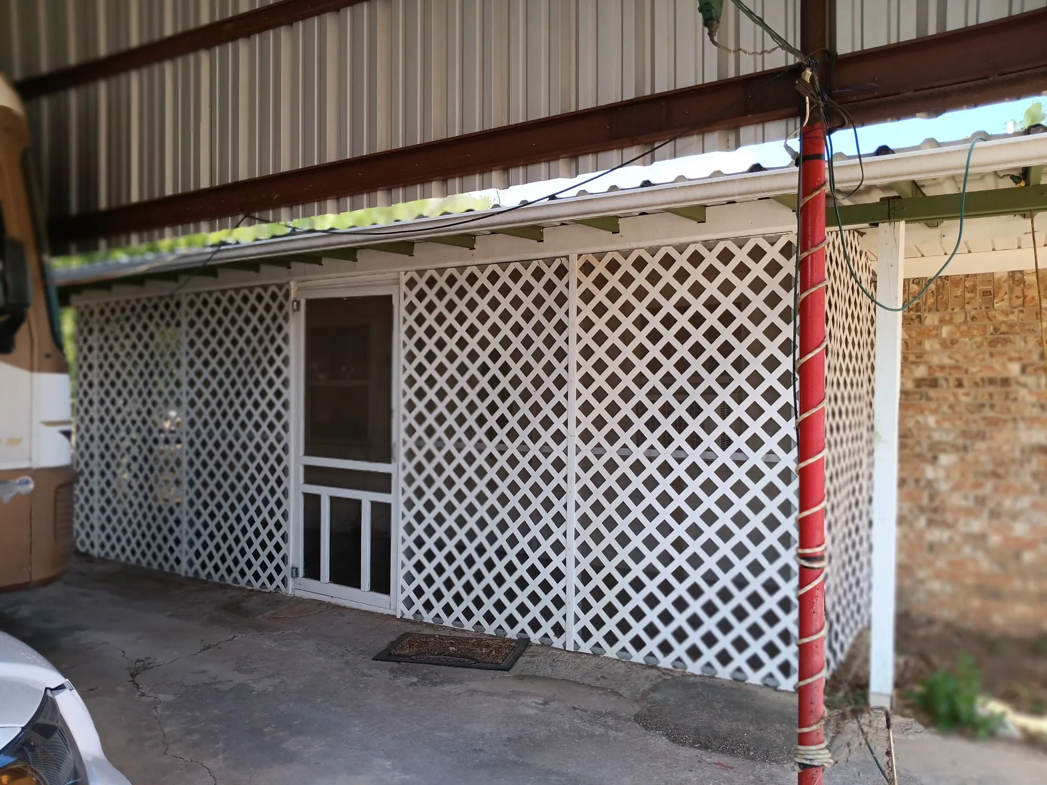 Single Family Residence For Sale in Comanche County , 100 Pecan Street, Gustine, Texas 76455, 3 Bedroom, 2 Bathroom, Garage spaces, 2,912 Sqft, built in 1975, mls#21396953, Real Estate Agent in Gustine, Homes For Sale in Comanche county, Homes For Sale in Gustine, Realtor in Gustine Texas, Real Estate Brokerage Independent Realty Texas, Luminita Cordes Realtor