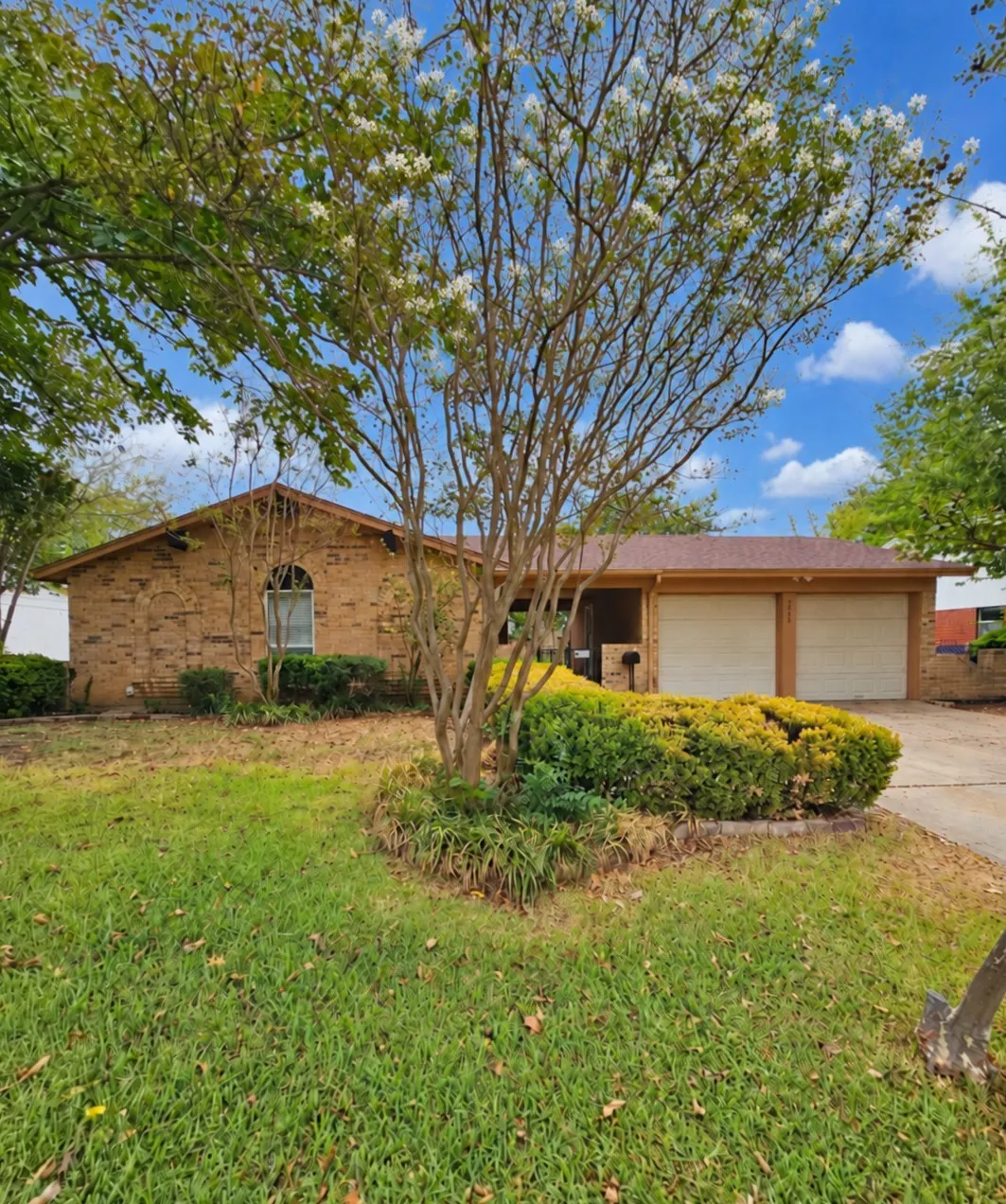 Single Family Residence For Sale in Tarrant County , 7508 Jade Circle, North Richland Hills, Texas 76180, 3 Bedroom, 2 Bathroom, 2 Garage spaces, 1,451 Sqft, built in 1966, mls#21403023, Real Estate Agent in North Richland Hills, Homes For Sale in Tarrant county, Homes For Sale in North Richland Hills, Realtor in North Richland Hills Texas, Real Estate Brokerage Independent Realty Texas, Luminita Cordes Realtor