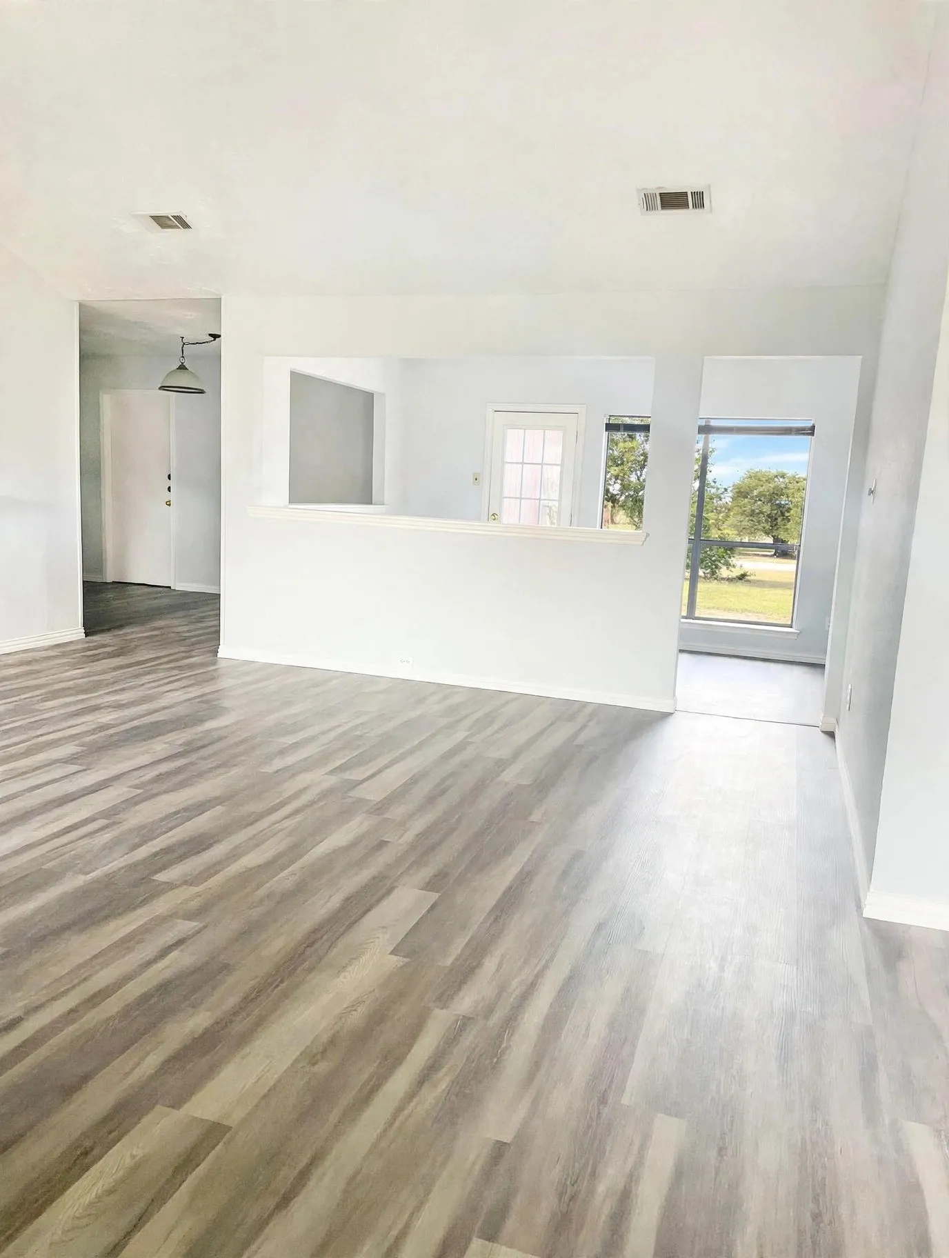 Single Family Residence For Rent in Collin County , 1341 Seabrook Drive, Plano, Texas 75023, 3 Bedroom, 2 Bathroom, 2 Garage spaces, 1,741 Sqft, built in 1982, mls#21403048, Real Estate Agent in Plano, Homes For Rent in Collin county, Homes For Rent in Plano, Realtor in Plano Texas, Real Estate Brokerage Independent Realty Texas, Luminita Cordes Realtor