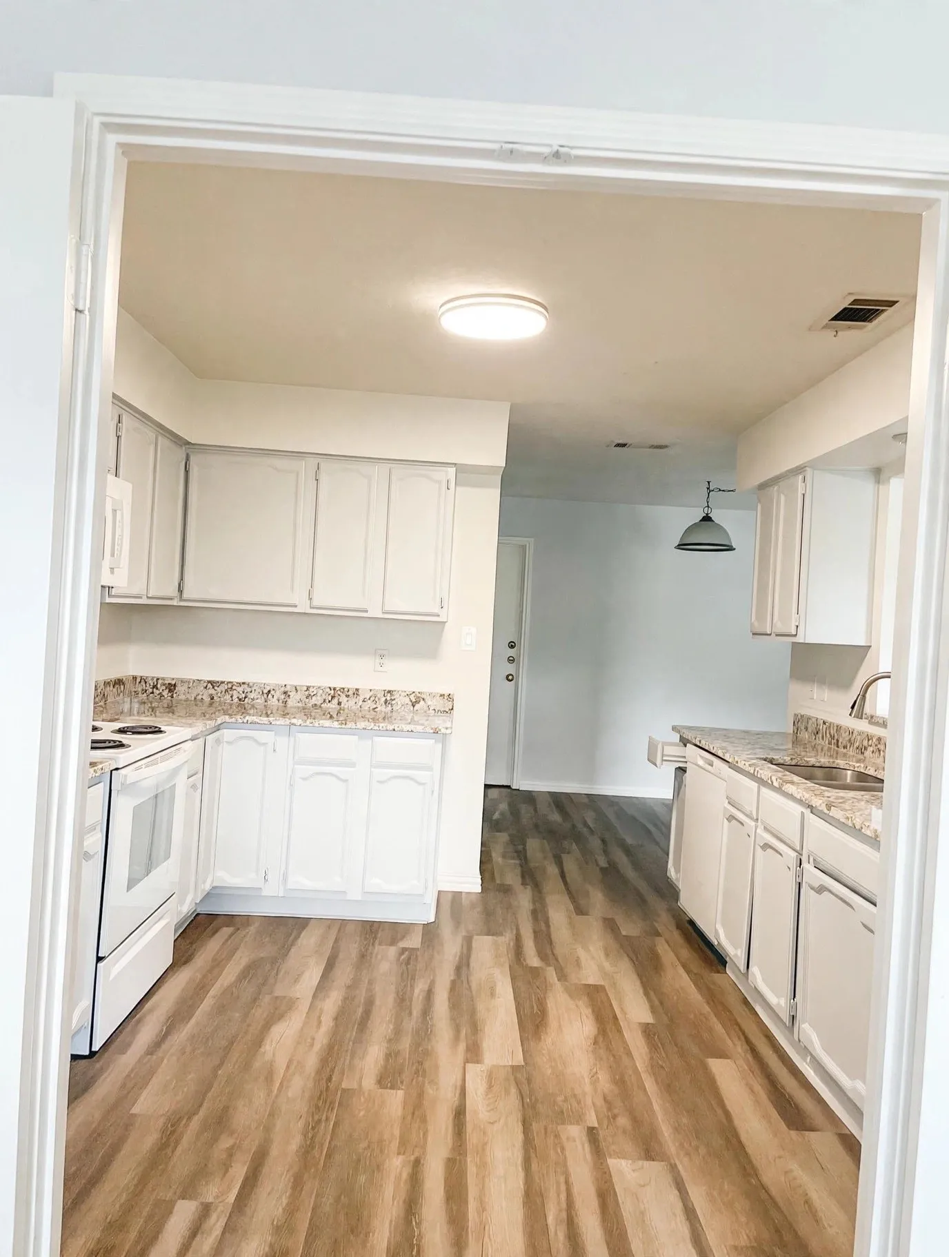 Single Family Residence For Rent in Collin County , 1341 Seabrook Drive, Plano, Texas 75023, 3 Bedroom, 2 Bathroom, 2 Garage spaces, 1,741 Sqft, built in 1982, mls#21403048, Real Estate Agent in Plano, Homes For Rent in Collin county, Homes For Rent in Plano, Realtor in Plano Texas, Real Estate Brokerage Independent Realty Texas, Luminita Cordes Realtor