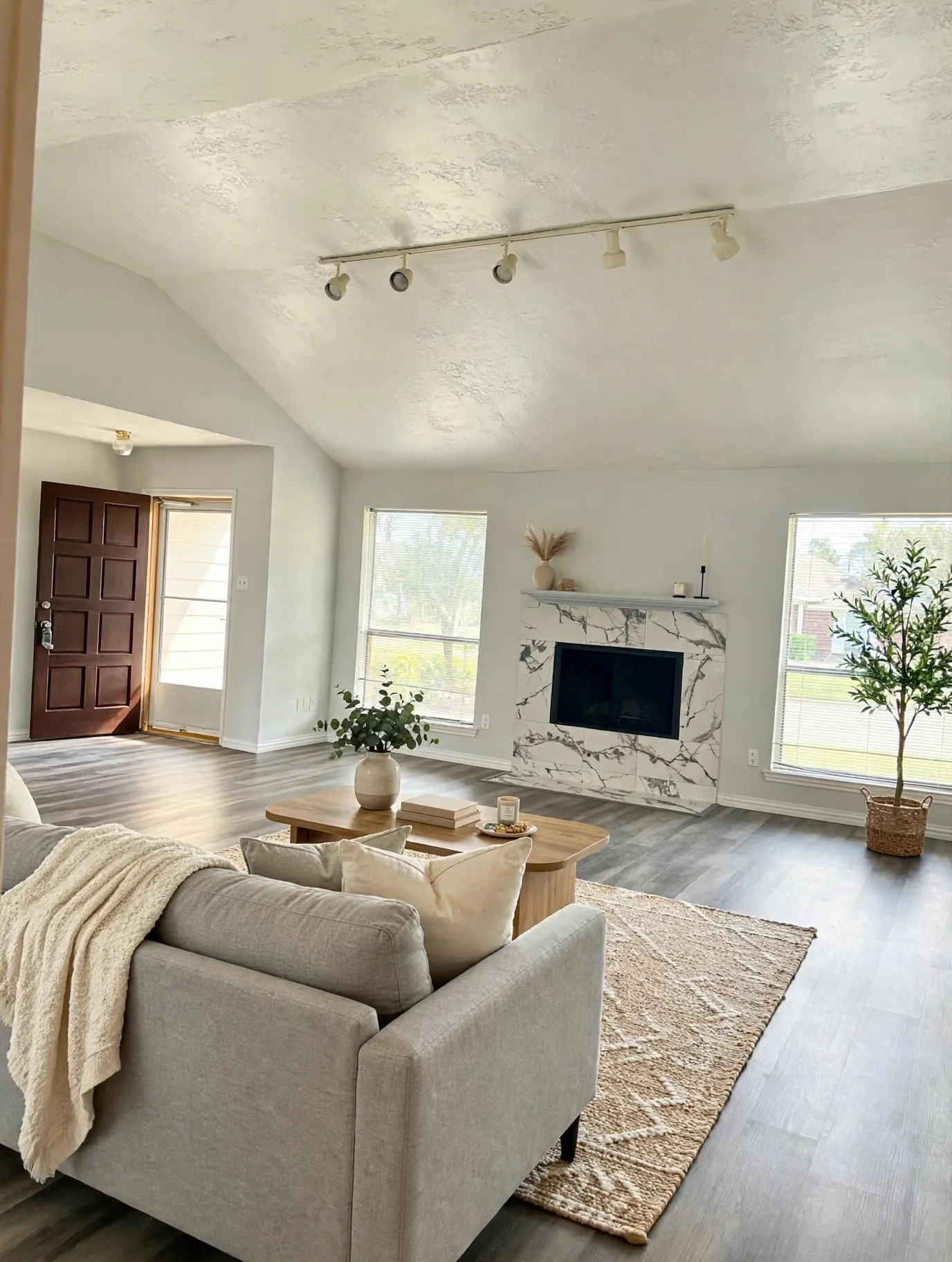 Single Family Residence For Rent in Collin County , 1341 Seabrook Drive, Plano, Texas 75023, 3 Bedroom, 2 Bathroom, 2 Garage spaces, 1,741 Sqft, built in 1982, mls#21403048, Real Estate Agent in Plano, Homes For Rent in Collin county, Homes For Rent in Plano, Realtor in Plano Texas, Real Estate Brokerage Independent Realty Texas, Luminita Cordes Realtor