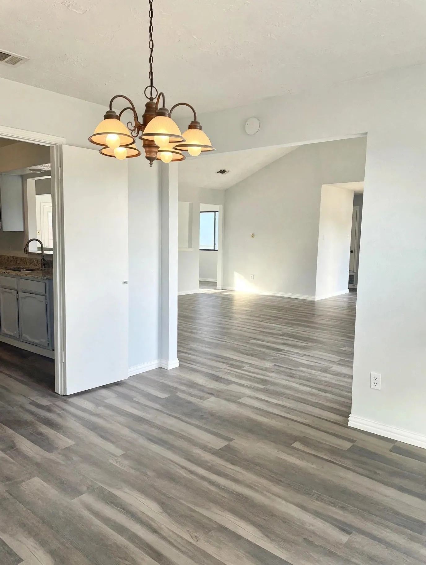 Single Family Residence For Rent in Collin County , 1341 Seabrook Drive, Plano, Texas 75023, 3 Bedroom, 2 Bathroom, 2 Garage spaces, 1,741 Sqft, built in 1982, mls#21403048, Real Estate Agent in Plano, Homes For Rent in Collin county, Homes For Rent in Plano, Realtor in Plano Texas, Real Estate Brokerage Independent Realty Texas, Luminita Cordes Realtor