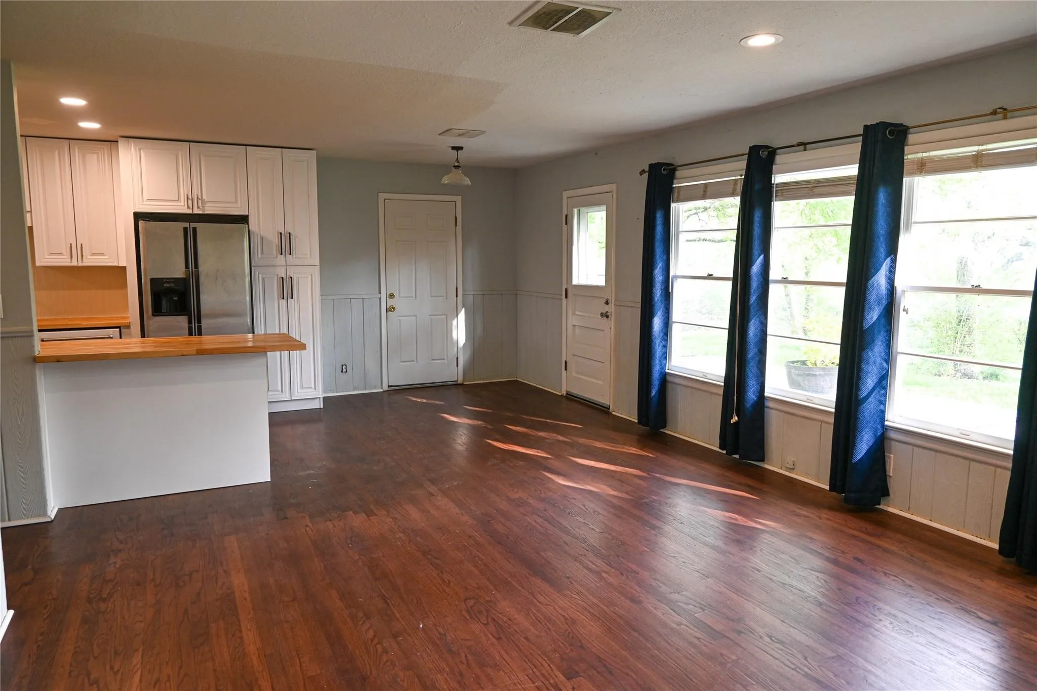 Hardwood-style flooring throughout