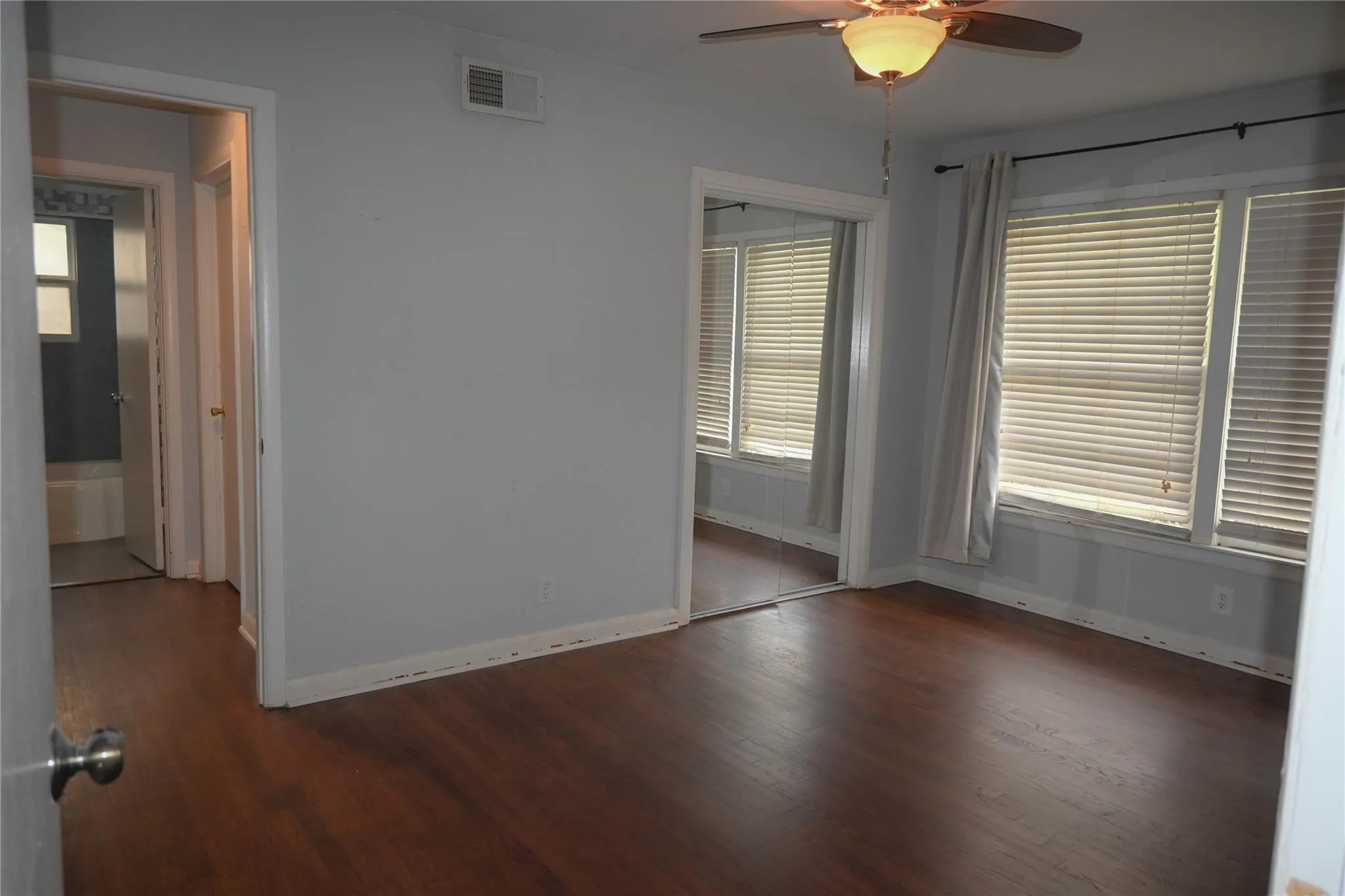 Single Family Residence For Rent in Tarrant County , 5133 Malinda Lane N, Fort Worth, Texas 76112, 3 Bedroom, 1 Bathroom, 1 Garage spaces, 1,088 Sqft, built in 1952, mls#21403051, Real Estate Agent in Fort Worth, Homes For Rent in Tarrant county, Homes For Rent in Fort Worth, Realtor in Fort Worth Texas, Real Estate Brokerage Independent Realty Texas, Luminita Cordes Realtor