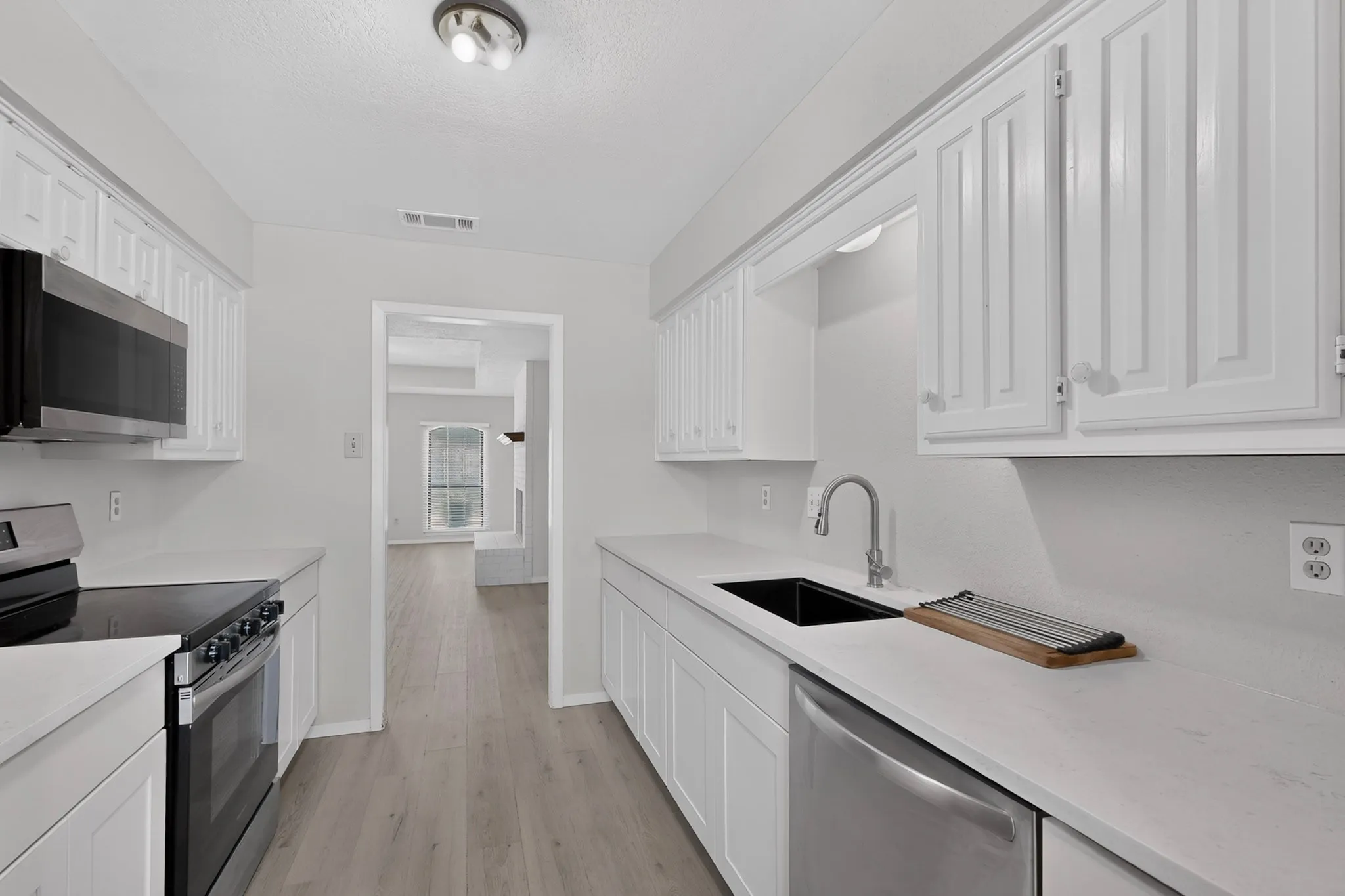 Apartment For Rent in Collin County , 528 Post Oak Lane, Allen, Texas 75002, 2 Bedroom, 2 Bathroom, Garage spaces, 1,272 Sqft, built in 1984, mls#21403052, Real Estate Agent in Allen, Homes For Rent in Collin county, Homes For Rent in Allen, Realtor in Allen Texas, Real Estate Brokerage Independent Realty Texas, Luminita Cordes Realtor