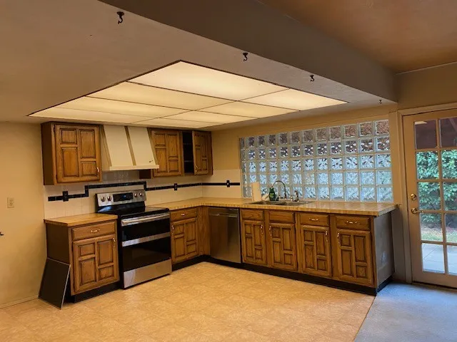 Single Family Residence For Sale in Dallas County , 3113 Pamela Place, Garland, Texas 75044, 3 Bedroom, 2 Bathroom, 2 Garage spaces, 1,989 Sqft, built in 1977, mls#21400973, Real Estate Agent in Garland, Homes For Sale in Dallas county, Homes For Sale in Garland, Realtor in Garland Texas, Real Estate Brokerage Independent Realty Texas, Luminita Cordes Realtor