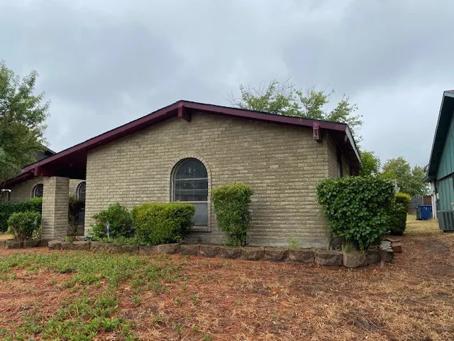 Single Family Residence For Sale in Dallas County , 3113 Pamela Place, Garland, Texas 75044, 3 Bedroom, 2 Bathroom, 2 Garage spaces, 1,989 Sqft, built in 1977, mls#21400973, Real Estate Agent in Garland, Homes For Sale in Dallas county, Homes For Sale in Garland, Realtor in Garland Texas, Real Estate Brokerage Independent Realty Texas, Luminita Cordes Realtor