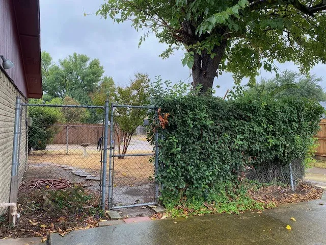 Single Family Residence For Sale in Dallas County , 3113 Pamela Place, Garland, Texas 75044, 3 Bedroom, 2 Bathroom, 2 Garage spaces, 1,989 Sqft, built in 1977, mls#21400973, Real Estate Agent in Garland, Homes For Sale in Dallas county, Homes For Sale in Garland, Realtor in Garland Texas, Real Estate Brokerage Independent Realty Texas, Luminita Cordes Realtor