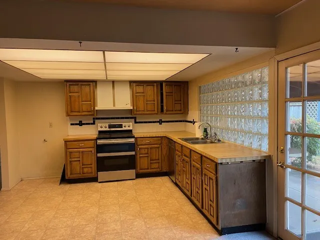 Single Family Residence For Sale in Dallas County , 3113 Pamela Place, Garland, Texas 75044, 3 Bedroom, 2 Bathroom, 2 Garage spaces, 1,989 Sqft, built in 1977, mls#21400973, Real Estate Agent in Garland, Homes For Sale in Dallas county, Homes For Sale in Garland, Realtor in Garland Texas, Real Estate Brokerage Independent Realty Texas, Luminita Cordes Realtor
