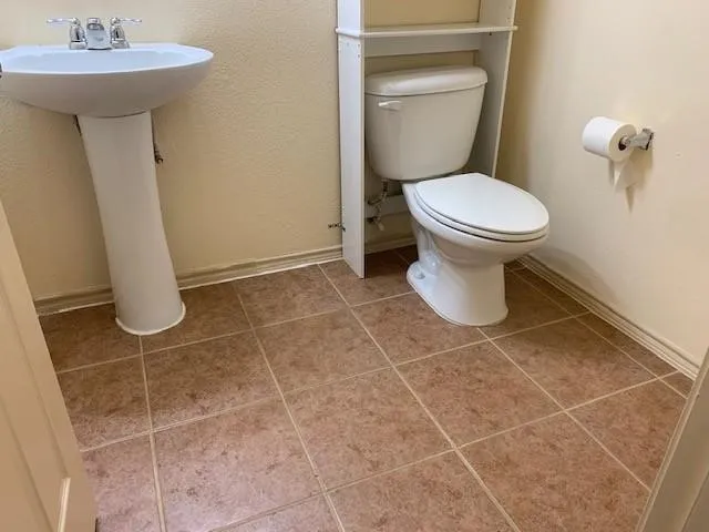 Powder bath downstairs