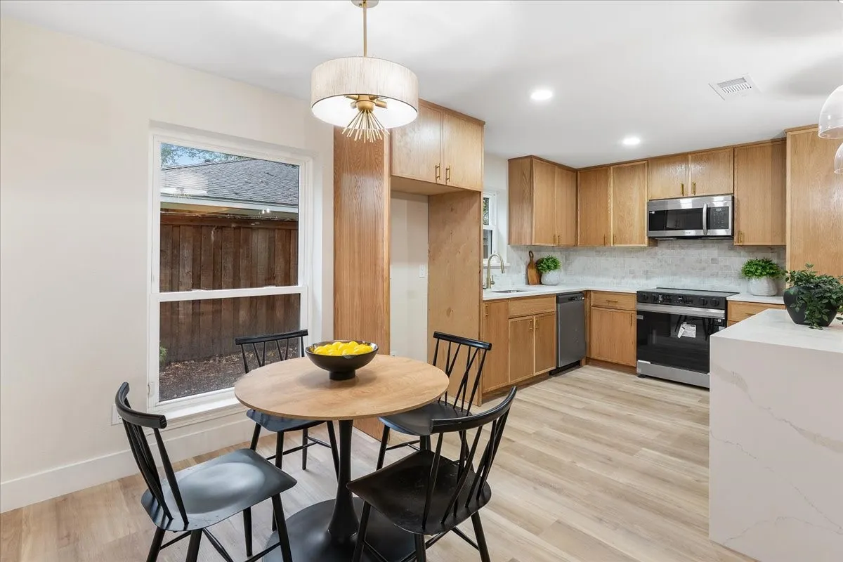 Single Family Residence For Sale in Dallas County , 3514 Chellen Drive, Farmers Branch, Texas 75234, 3 Bedroom, 2 Bathroom, 2 Garage spaces, 2,026 Sqft, built in 1967, mls#21401765, Real Estate Agent in Farmers Branch, Homes For Sale in Dallas county, Homes For Sale in Farmers Branch, Realtor in Farmers Branch Texas, Real Estate Brokerage Independent Realty Texas, Luminita Cordes Realtor