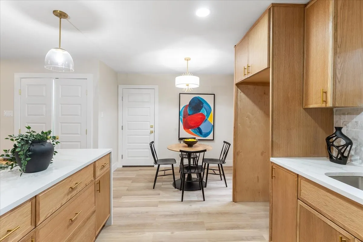 Single Family Residence For Sale in Dallas County , 3514 Chellen Drive, Farmers Branch, Texas 75234, 3 Bedroom, 2 Bathroom, 2 Garage spaces, 2,026 Sqft, built in 1967, mls#21401765, Real Estate Agent in Farmers Branch, Homes For Sale in Dallas county, Homes For Sale in Farmers Branch, Realtor in Farmers Branch Texas, Real Estate Brokerage Independent Realty Texas, Luminita Cordes Realtor