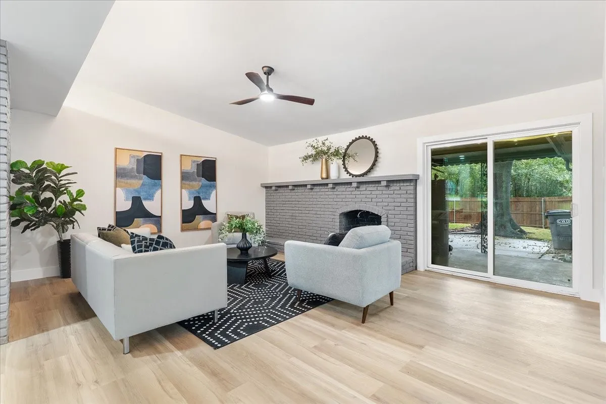 Single Family Residence For Sale in Dallas County , 3514 Chellen Drive, Farmers Branch, Texas 75234, 3 Bedroom, 2 Bathroom, 2 Garage spaces, 2,026 Sqft, built in 1967, mls#21401765, Real Estate Agent in Farmers Branch, Homes For Sale in Dallas county, Homes For Sale in Farmers Branch, Realtor in Farmers Branch Texas, Real Estate Brokerage Independent Realty Texas, Luminita Cordes Realtor